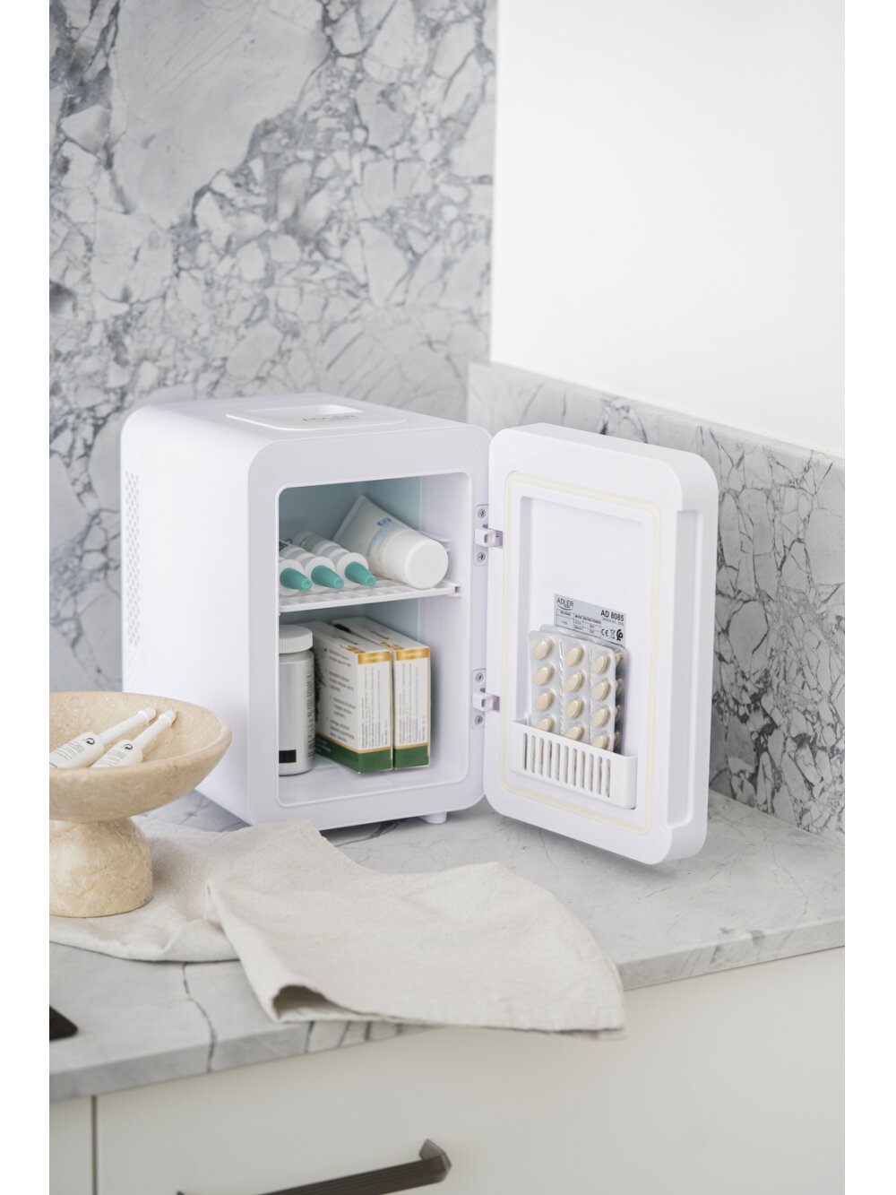 Adler | Mini refrigerator with mirror | AD 8085 | Free standing | Larder | Height 27 cm | Fridge net capacity 4 L | White 7