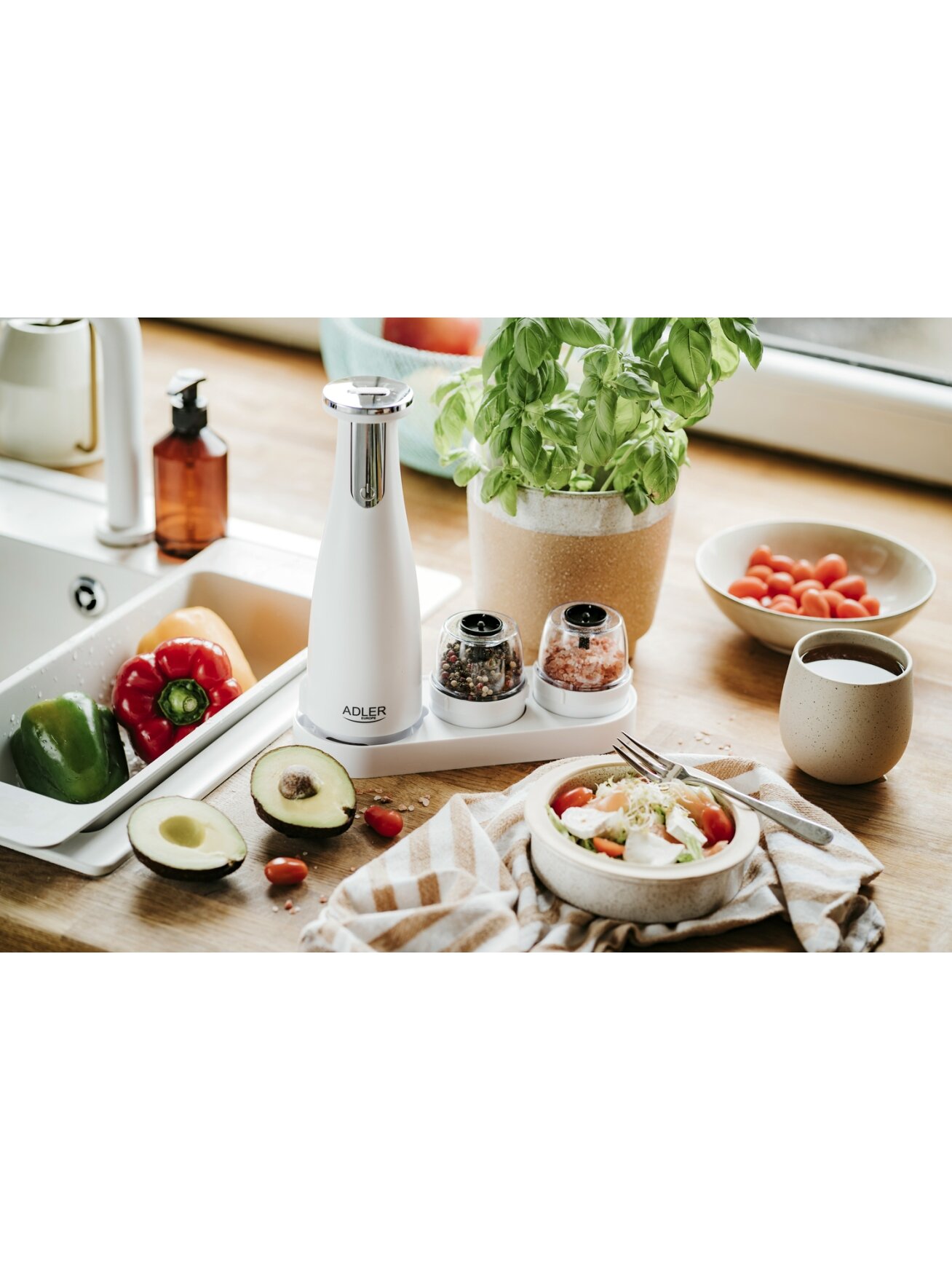 Adler | Electric Salt and pepper grinder | AD 4449w | Housing material ABS plastic | 7 W | Lithium | Matte White 8 Adler | Electric Salt and pepper grinder | AD 4449w | Housing material ABS plastic | 7 W | Lithium | Matte White 8