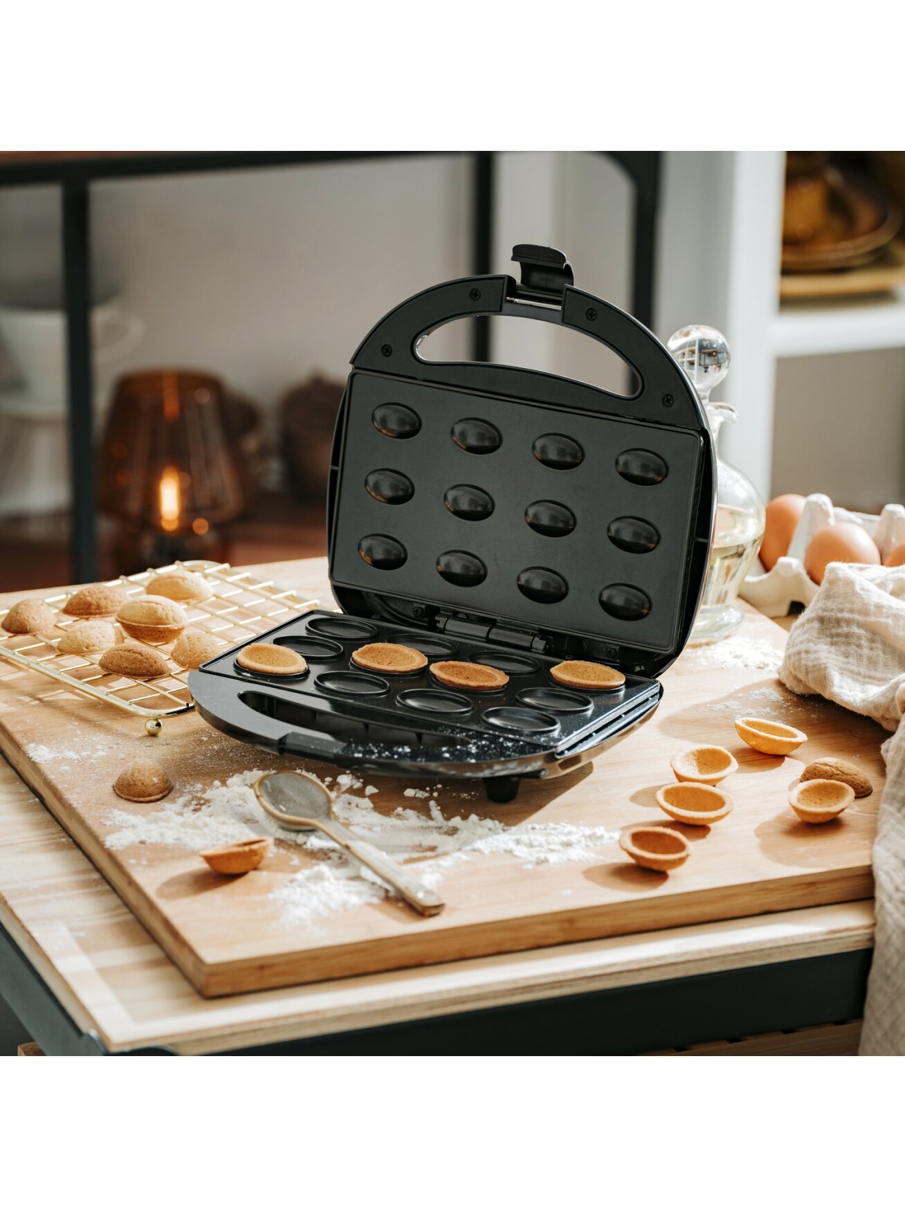 Adler Nut Cookie Maker | AD 3071 | 750 W | Number of pastry 12 | Nuts | Black 7 Adler Nut Cookie Maker | AD 3071 | 750 W | Number of pastry 12 | Nuts | Black 7
