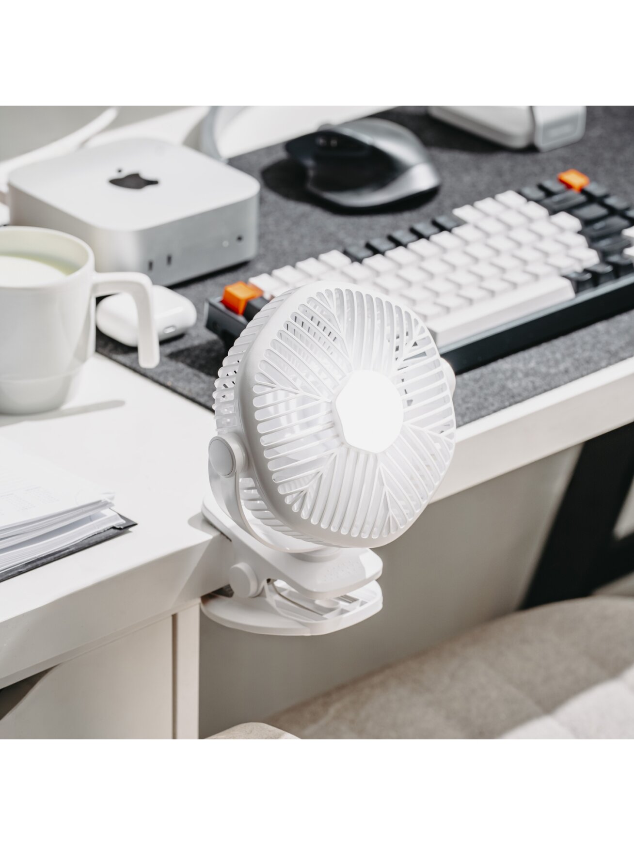 Adler Rechargeable fan with clip | AD 7335 | Table Fan | 6 W | Diameter 12.7 cm | Number of speeds 3 | Oscillation | White 10