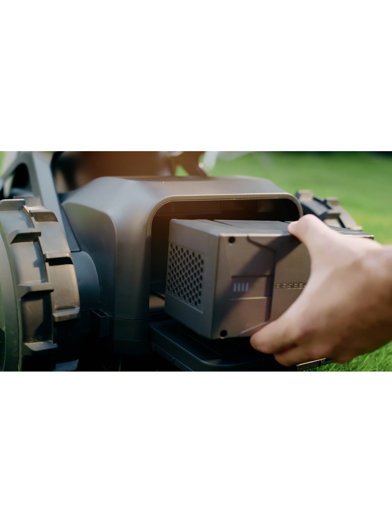 AIRSEEKERS LIMITED | Tron MAX 300° AI Vision Mulching Mower, 3600m², Ai Vision + NRTK 10
