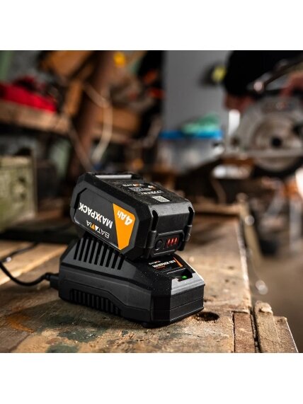 Batavia B.V. | 18V 4.5A Fast Charger 4 Batavia B.V. | 18V 4.5A Fast Charger 4