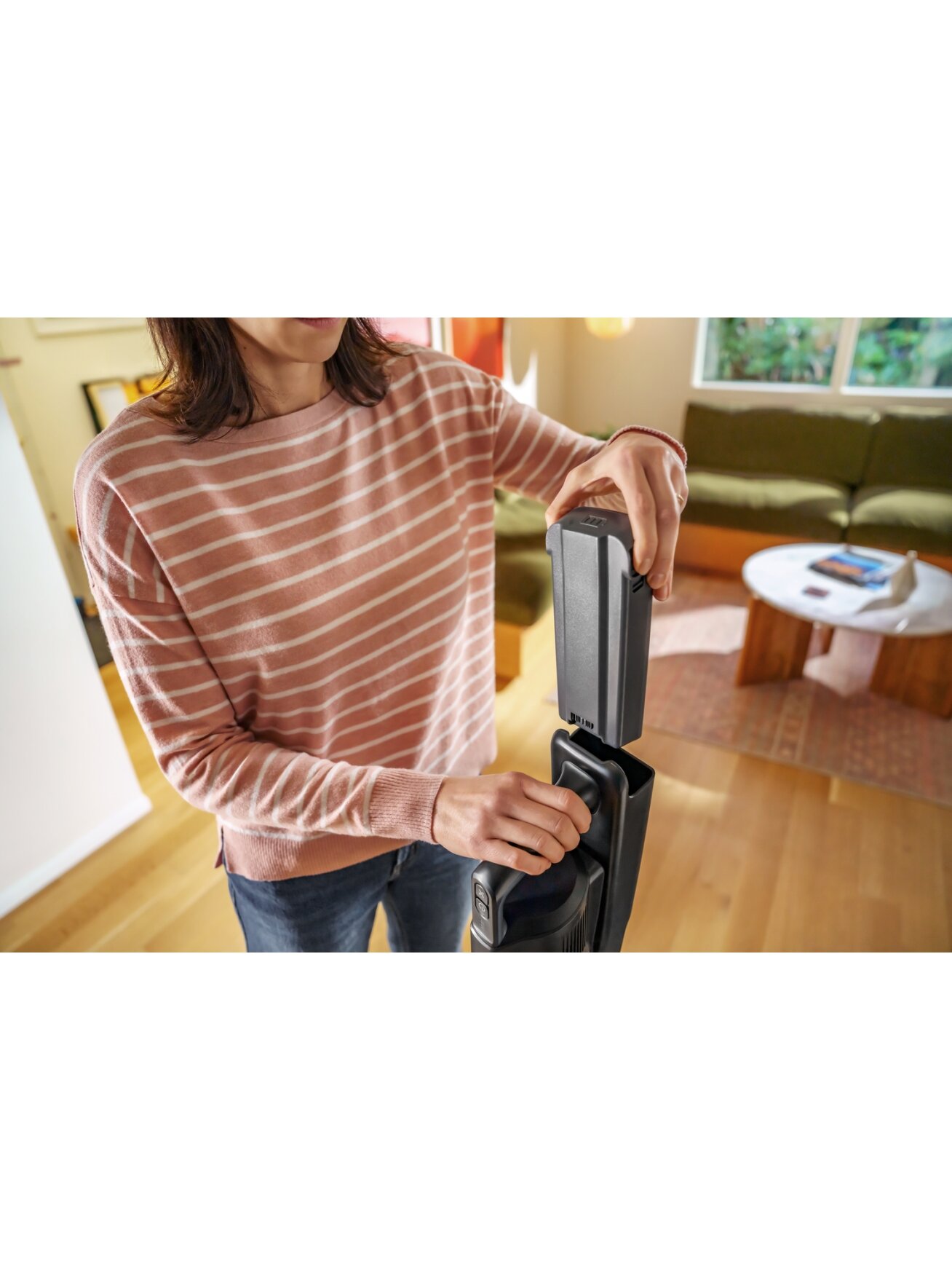 Bissell Stick Vacuum | PowerClean FurGuard Select | Cordless operating | 280 W | 25.2 V | Operating time (max) 50 min | Black/Titanium/Cobalt Blue | Warranty 60 month(s) | Battery warranty 24 month(s) 7 Bissell Stick Vacuum | PowerClean FurGuard Select | Cordless operating | 280 W | 25.2 V | Operating time (max) 50 min | Black/Titanium/Cobalt Blue | Warranty 60 month(s) | Battery warranty 24 month(s) 7