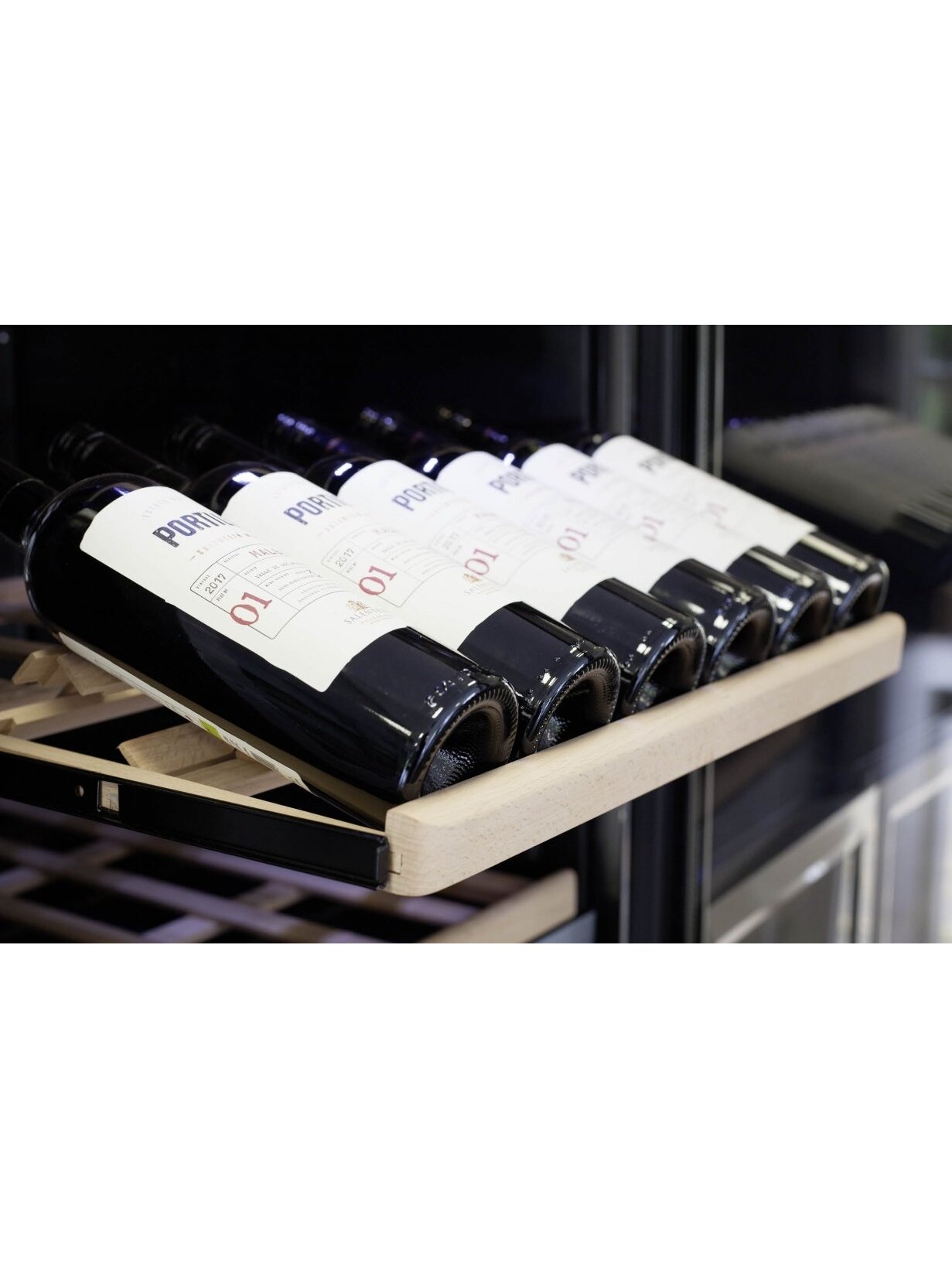 Caso | Wine cooler | WineChef Pro 40 | Energy efficiency class G | Showcase | Free standing | Bottles capacity 40 bottles | Cooling type Compressor technology | Black 2