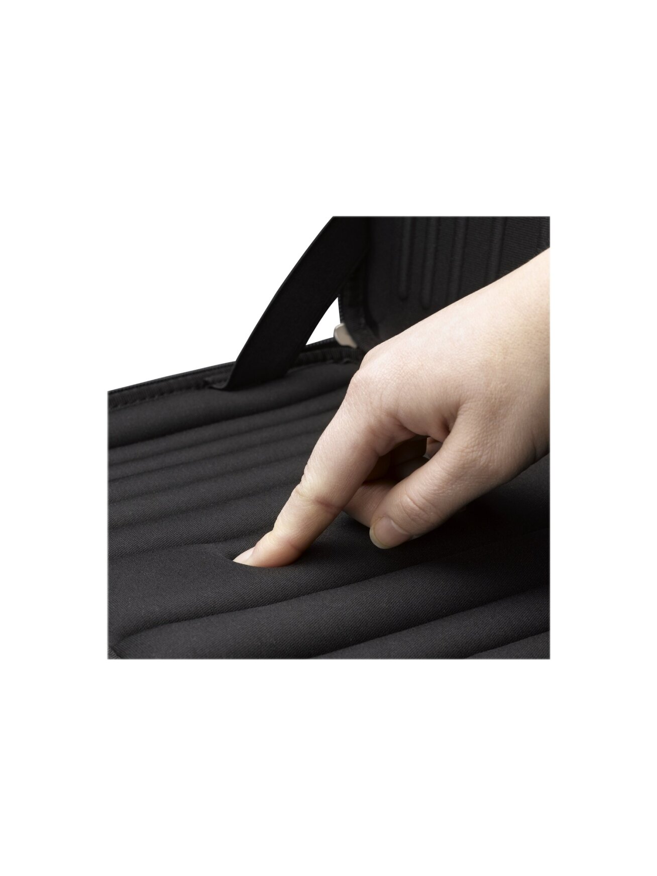 Case Logic | QNS111K | Fits up to size 12 " | Sleeve | Black 8