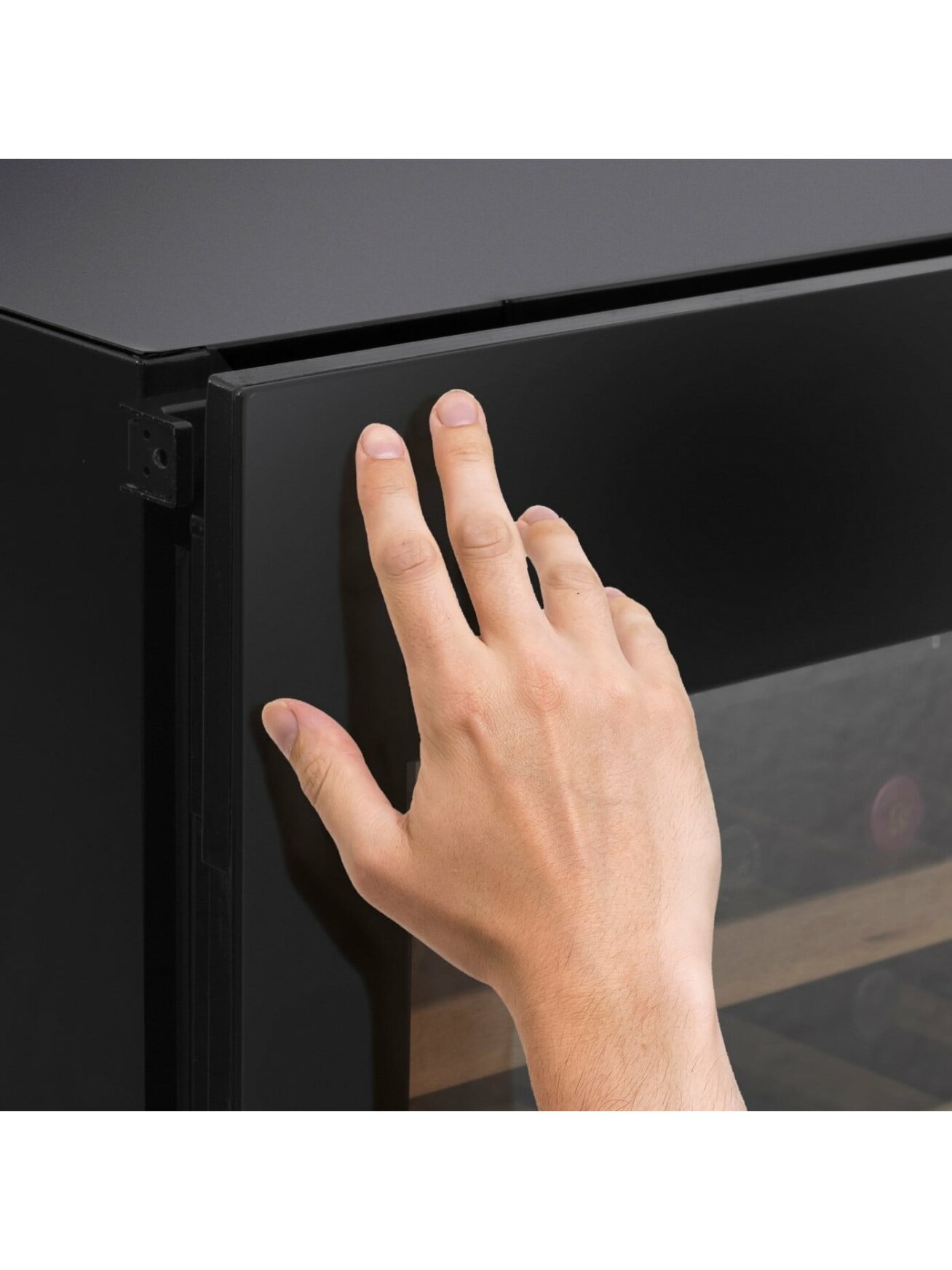 Caso | Wine Cooler | WineDeluxe E 18 | Energy efficiency class G | Built-in | Bottles capacity 18 bottles | Cooling type Compressor technology | Black 4