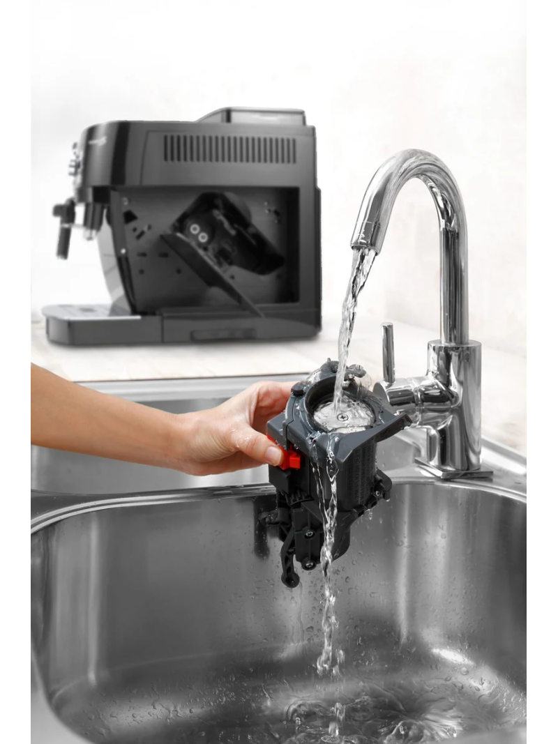 Delonghi | Coffee Maker | ECAM22.112.B Magnifica S | Pump pressure 15 bar | Built-in milk frother | Automatic | 1450 W | Black 7