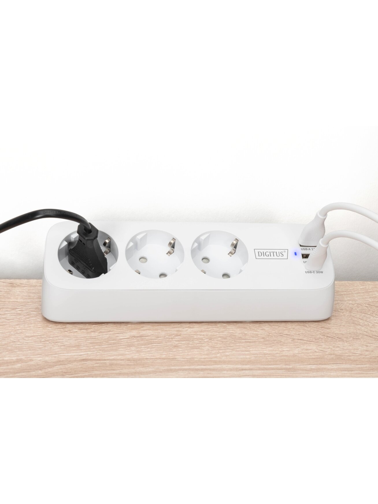 Digitus 3-way office socket strip with 2x USB-A and 1x USB-C connections | DA-70626 4 Digitus 3-way office socket strip with 2x USB-A and 1x USB-C connections | DA-70626 4