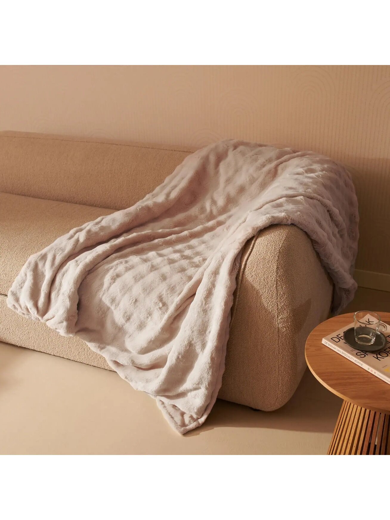 Duux Yentl Heated Overblanket, 200 x 200 cm | DXOB12 | Number of heating levels 9 | Number of persons 1 | Washable | Remote control | Premium faux fur | 200 W | Bubble Gray 6