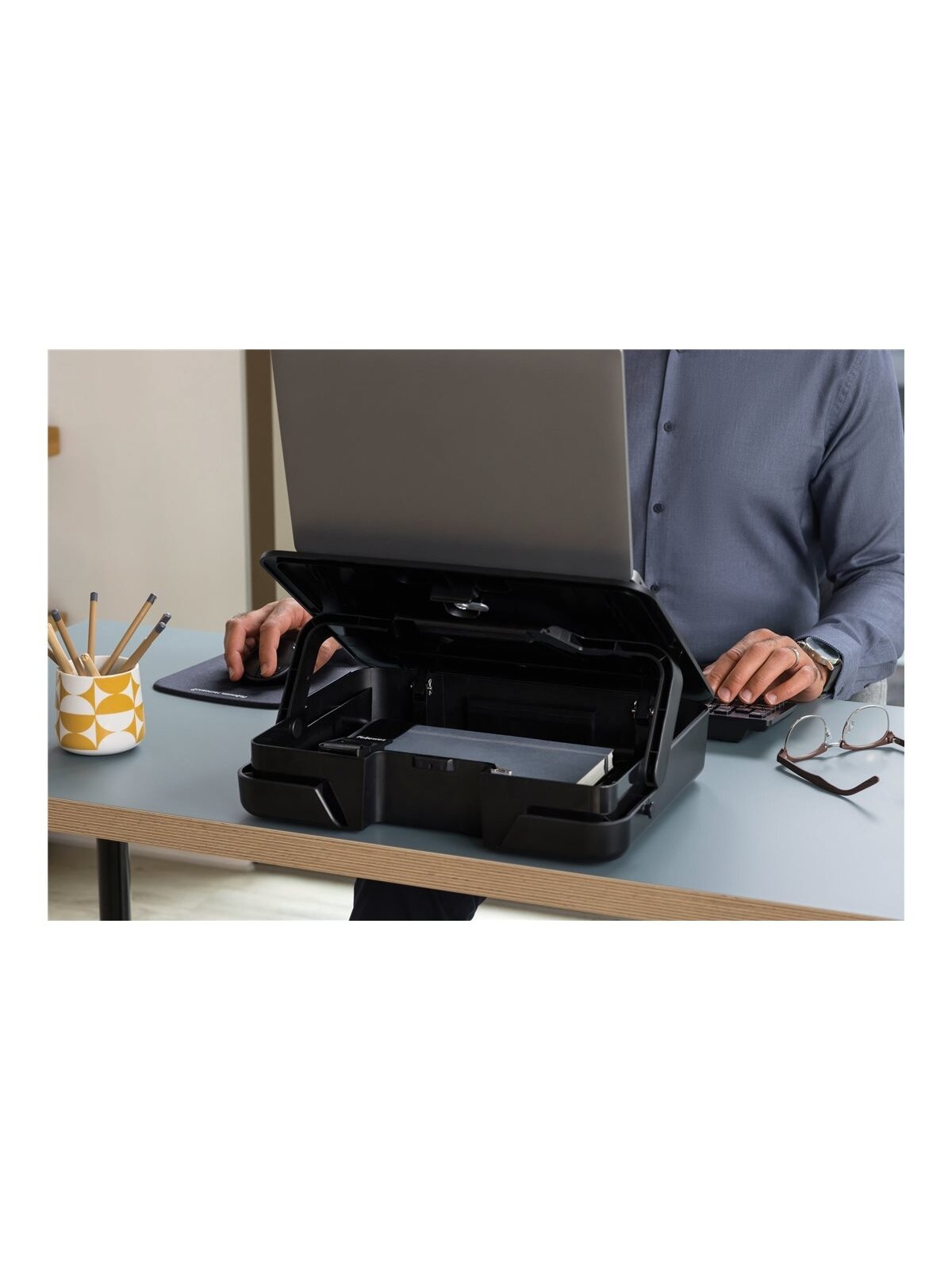 Fellowes | Breyta 2in1 Laptop Carry Case/Laptop Riser | Black | 384 x 308 x 89 mm 12