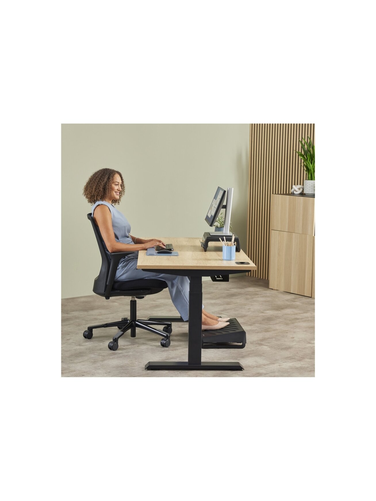 Fellowes | Breyta Compact Keyboard (TKL) Wrist Rest | Marine 7 Fellowes | Breyta Compact Keyboard (TKL) Wrist Rest | Marine 7