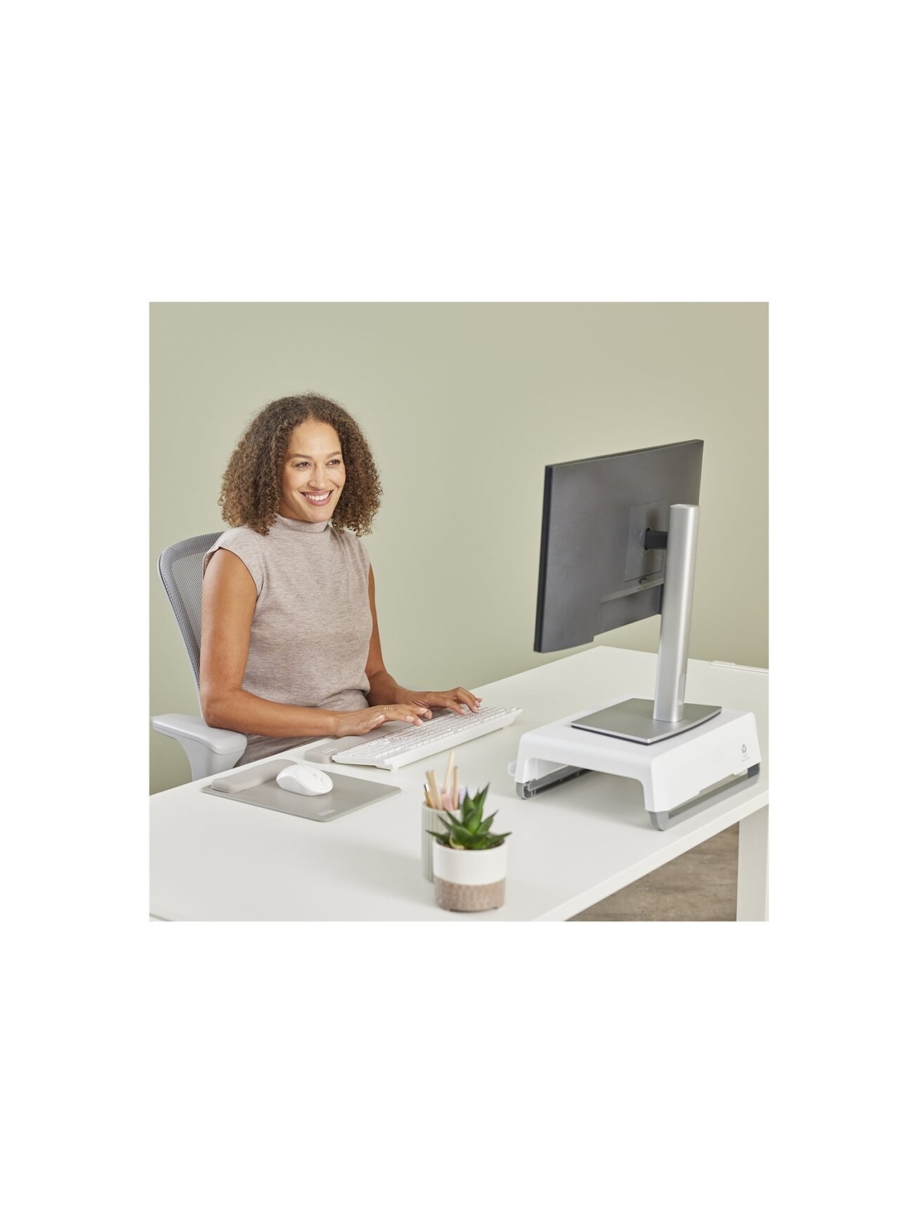 Fellowes | Breyta Keyboard Wrist Rest | Sand 6 Fellowes | Breyta Keyboard Wrist Rest | Sand 6