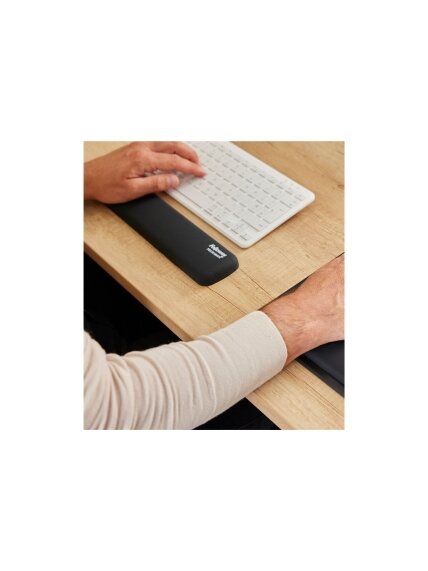 Fellowes | Breyta Compact Keyboard (TKL) Wrist Rest | Black 4 Fellowes | Breyta Compact Keyboard (TKL) Wrist Rest | Black 4