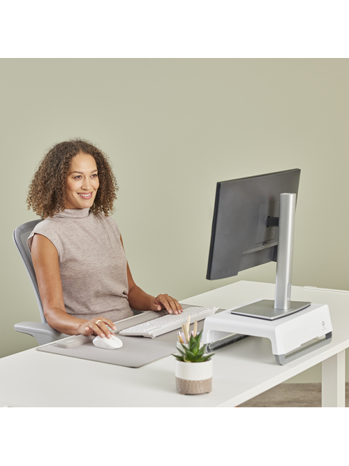Fellowes | Breyta Palm Wrist Rest | Sand 2 Fellowes | Breyta Palm Wrist Rest | Sand 2