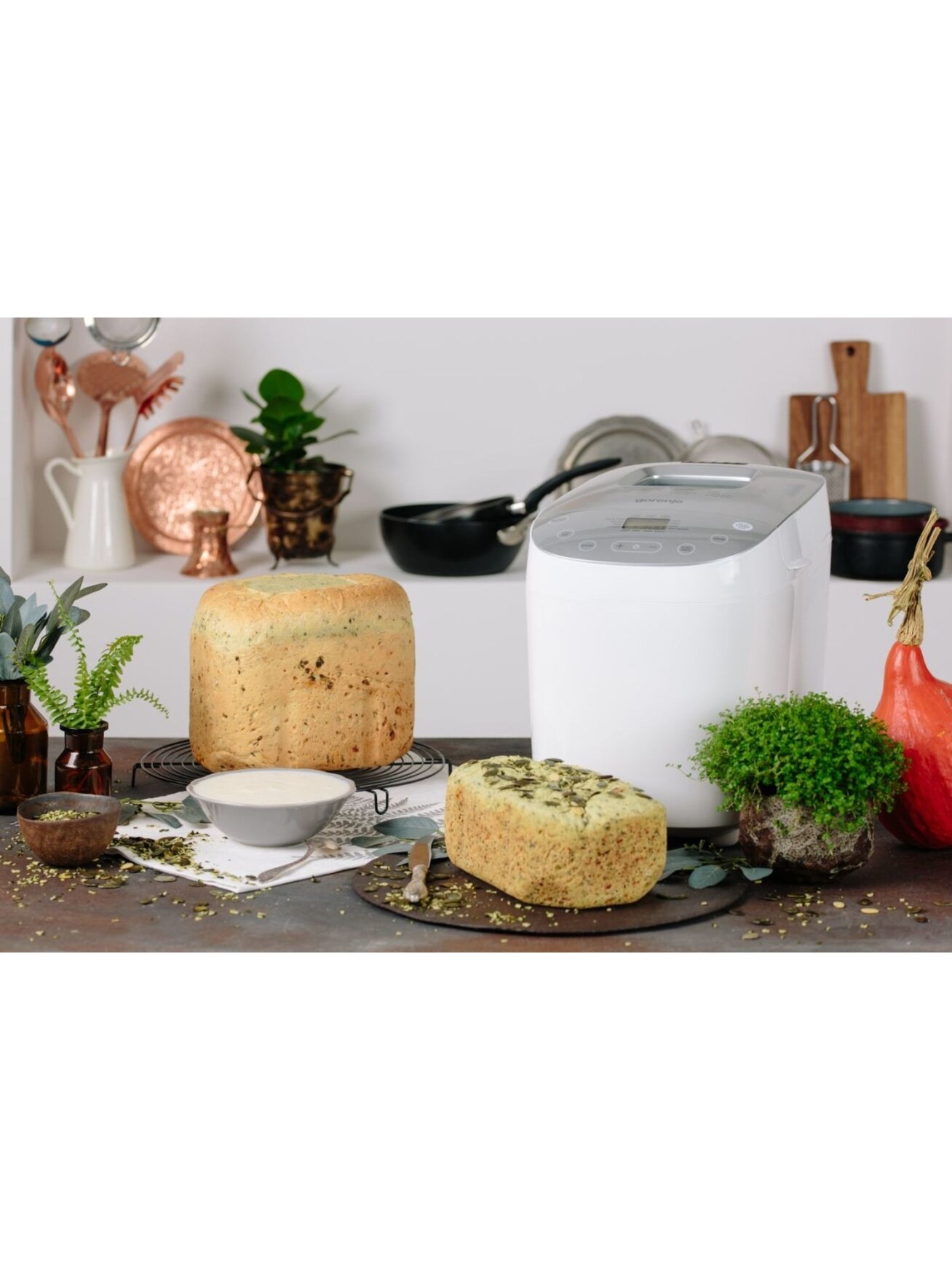 Gorenje | Bread maker | BM1600WG | Power 850 W | Number of programs 16 | Display LCD | White/Silver 1