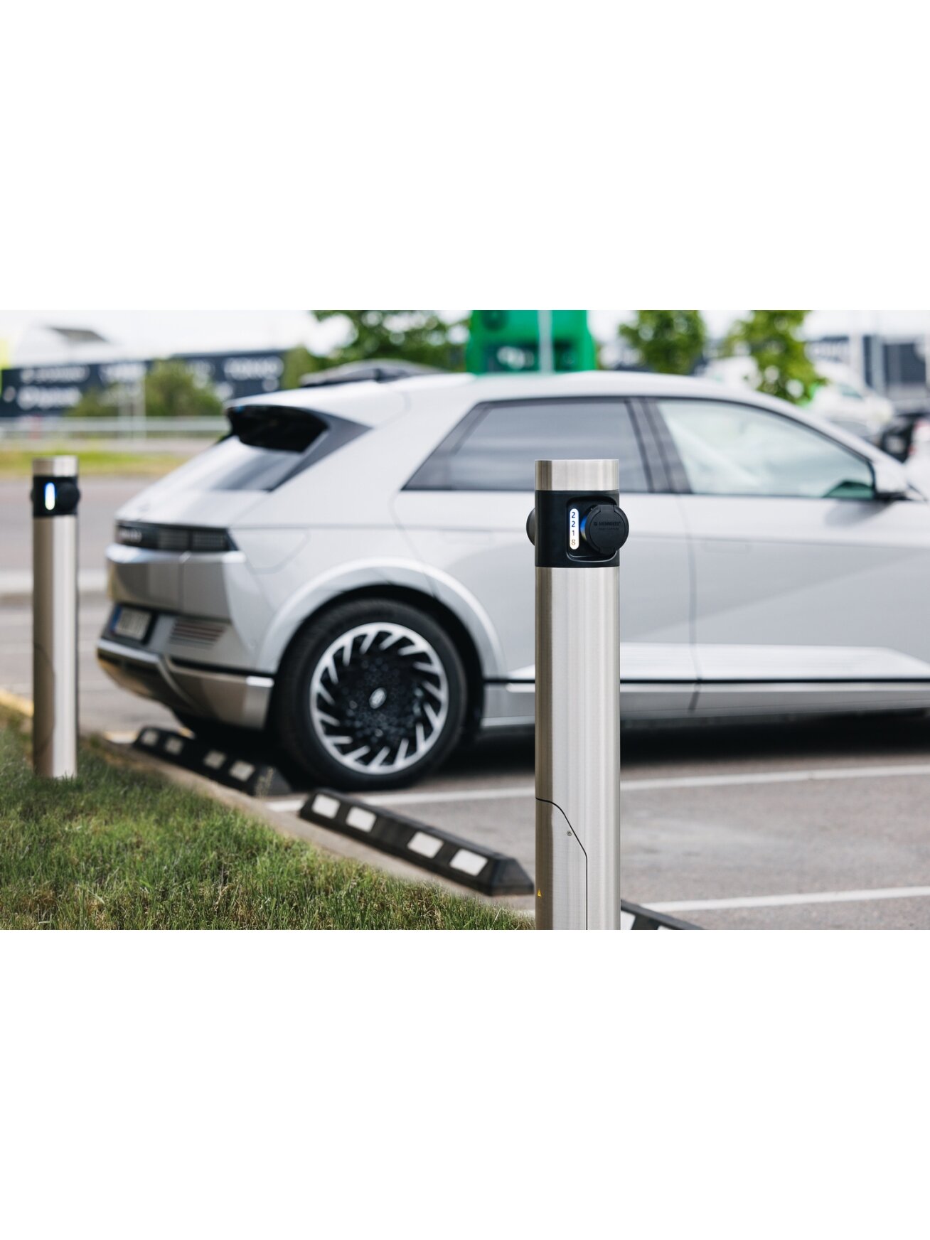In balance Grid Charging Station 2x22kW, Socket, 4G (LTE), RFID | PC1-U-R 2