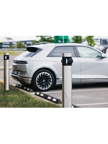 In balance Grid Charging Station 2x22kW, Socket, 4G (LTE), RFID | PC1-U-R 2