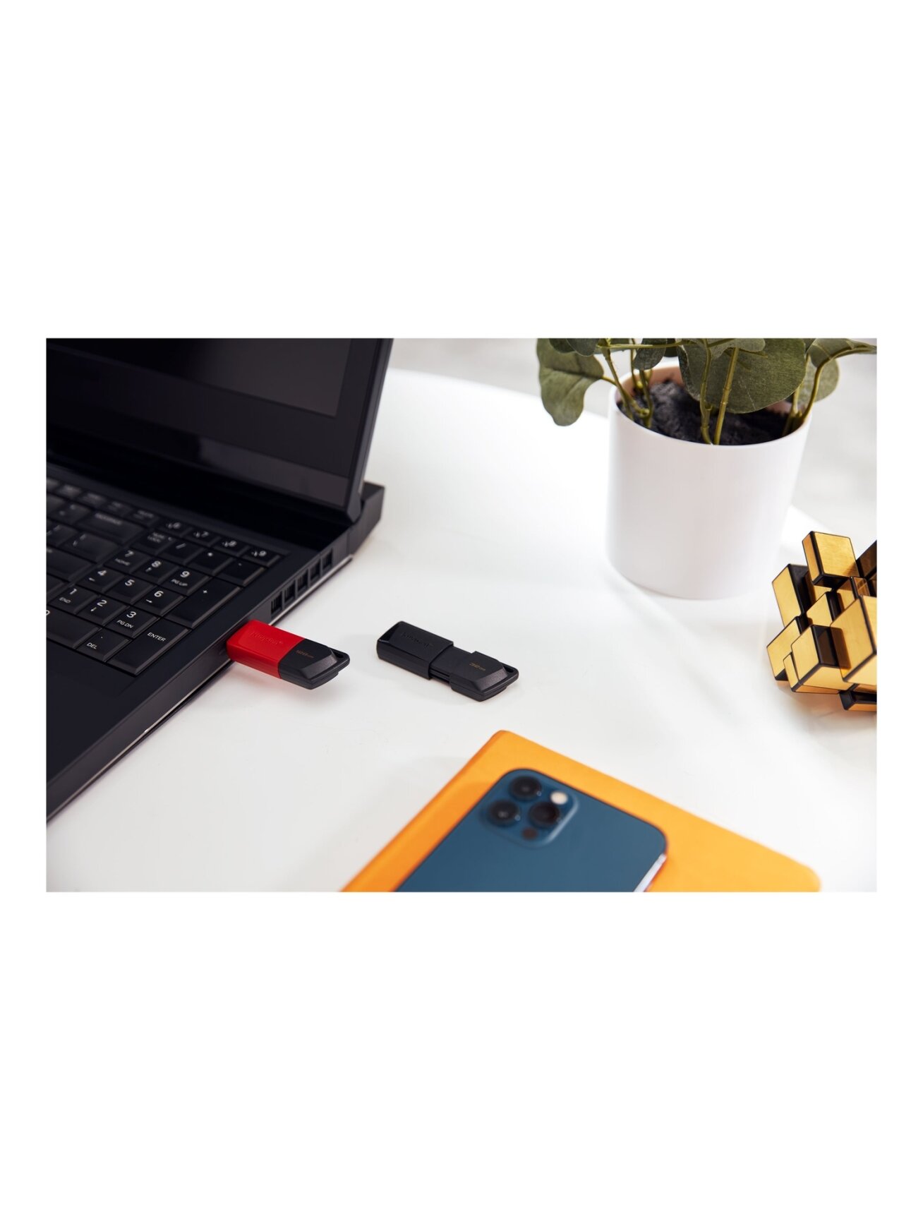 Kingston | USB Flash Drive | DataTraveler Exodia | 128 GB | USB 3.2 Gen 1 | Black/Red 3