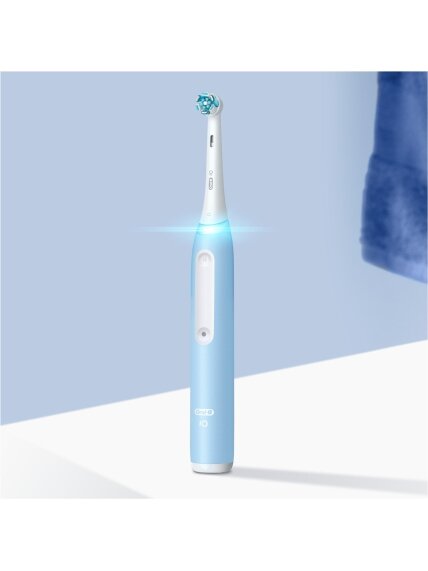Oral-B | Electric Toothbrush | iO3 Series | Rechargeable | For adults | Number of brush heads included 1 | Number of teeth brushing modes 3 | Ice Blue 2