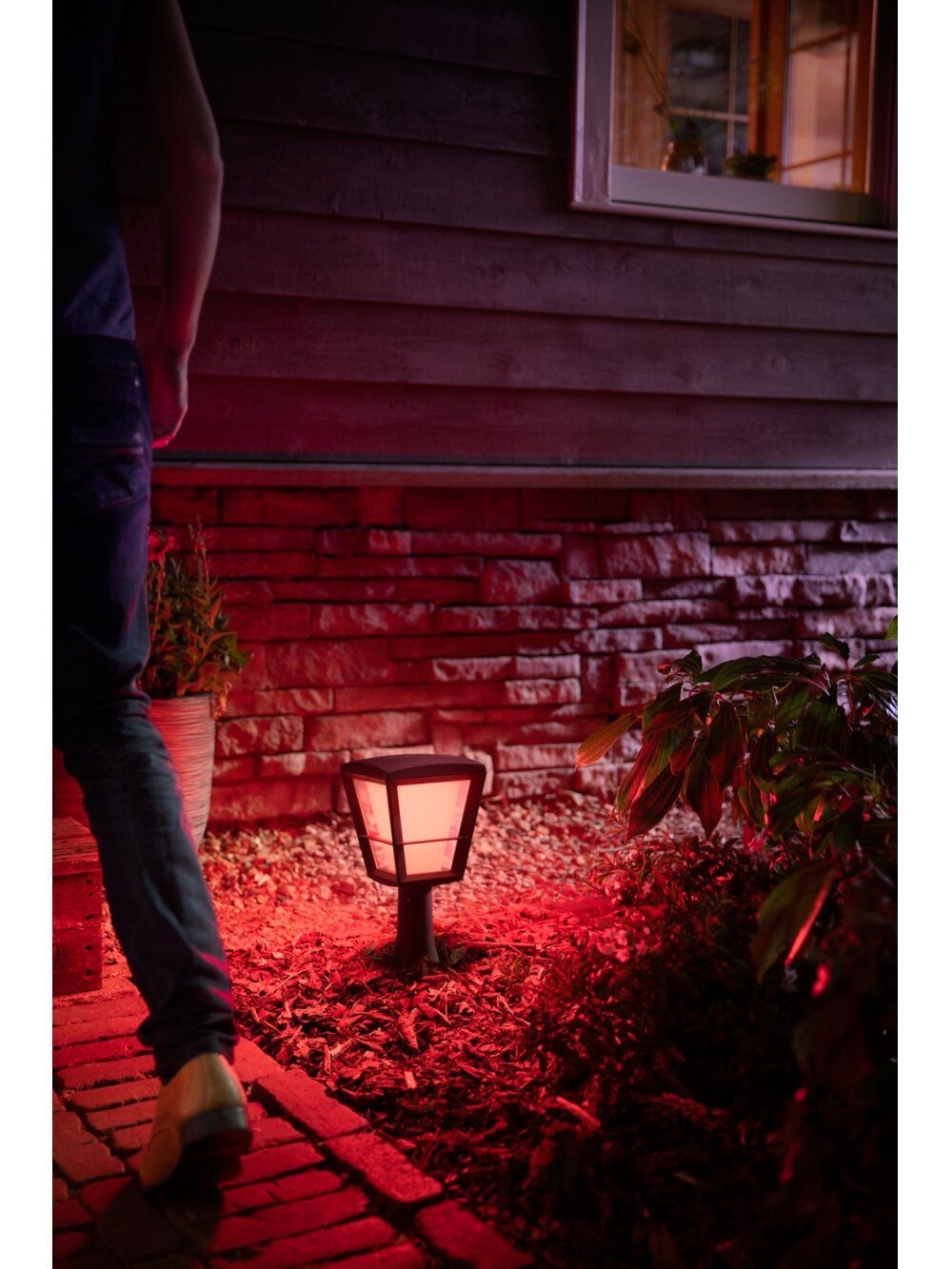 Philips Hue WCA Econic Outdoor Pedestal Lantern | 15 W | 2000-6500 Hue White Colour Ambiance 4 Philips Hue WCA Econic Outdoor Pedestal Lantern | 15 W | 2000-6500 Hue White Colour Ambiance 4