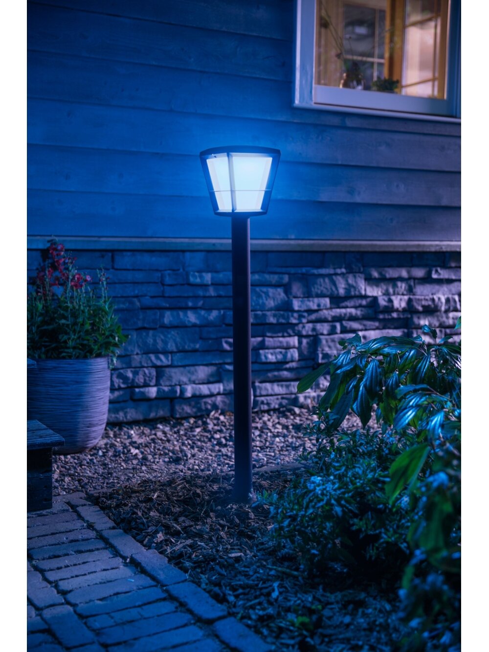 Philips Hue WCA Econic Outdoor Post Lantern | 15 W | 2000-6500 Hue White Color Ambiance 4 Philips Hue WCA Econic Outdoor Post Lantern | 15 W | 2000-6500 Hue White Color Ambiance 4