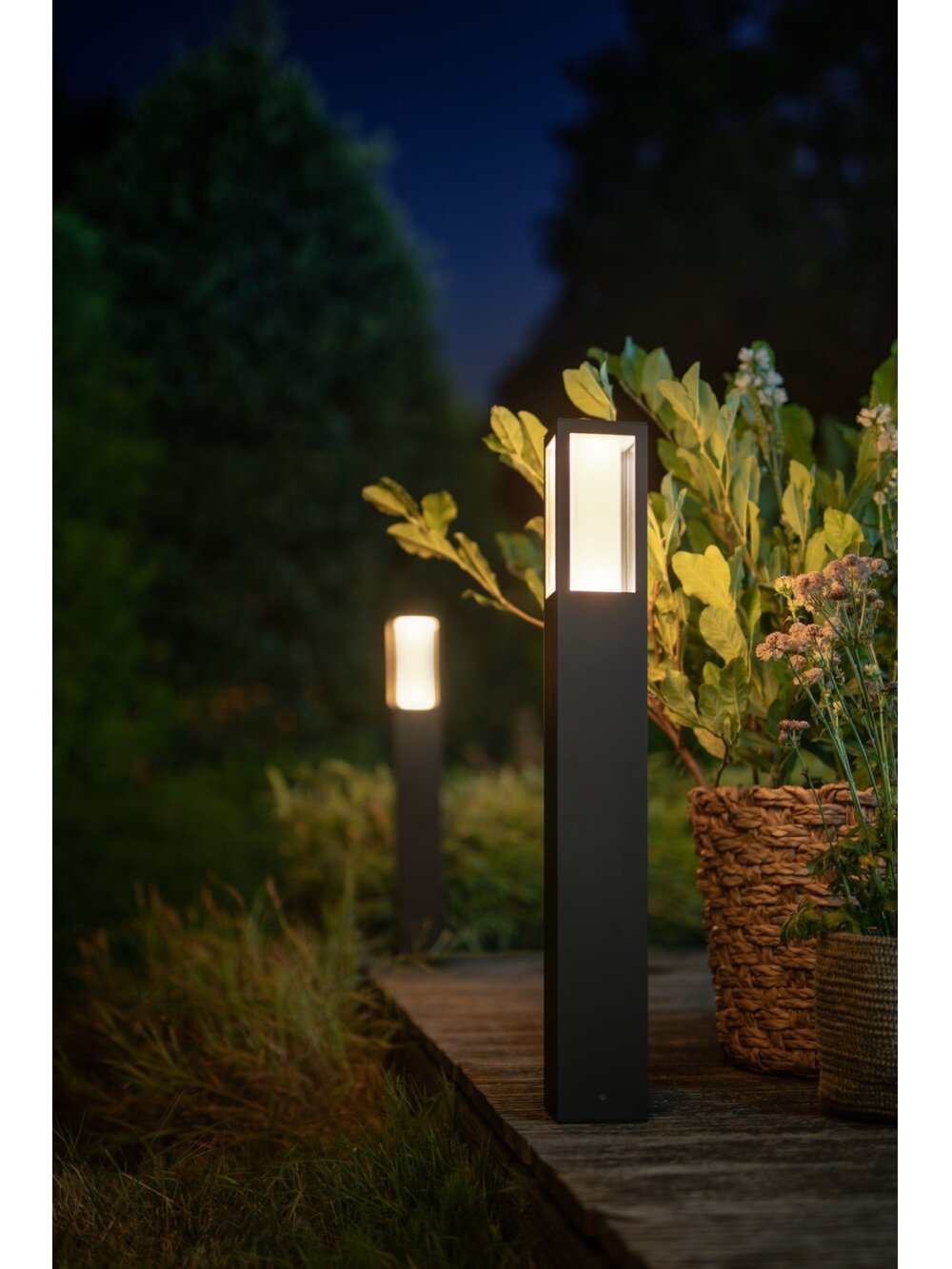 Philips Hue WCA Impress Outdoor Post Lantern | 8 W 4