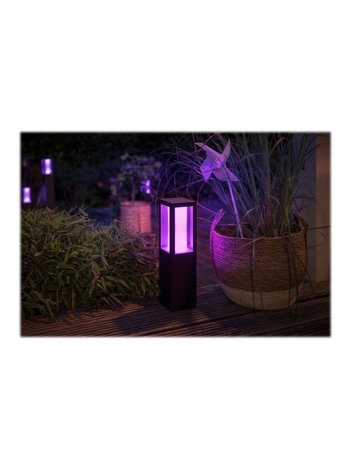 Philips Hue WCA Impress Outdoor Pedestal Lantern | 8 W | 2000-6500 Hue White Colour Ambiance 3 Philips Hue WCA Impress Outdoor Pedestal Lantern | 8 W | 2000-6500 Hue White Colour Ambiance 3