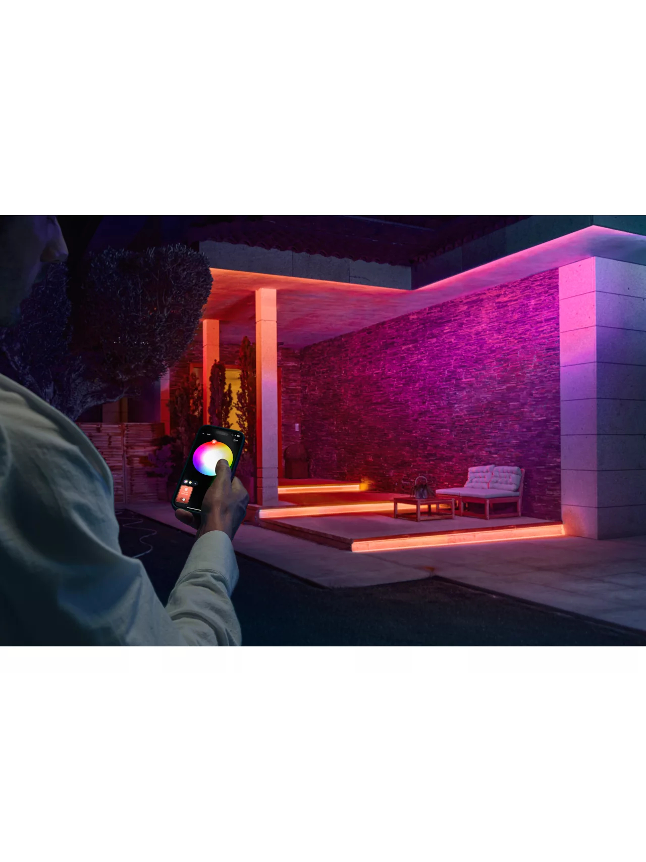 Philips Hue Flux Lightstrip for outdoor use, 5 m | 30 W 4 Philips Hue Flux Lightstrip for outdoor use, 5 m | 30 W 4