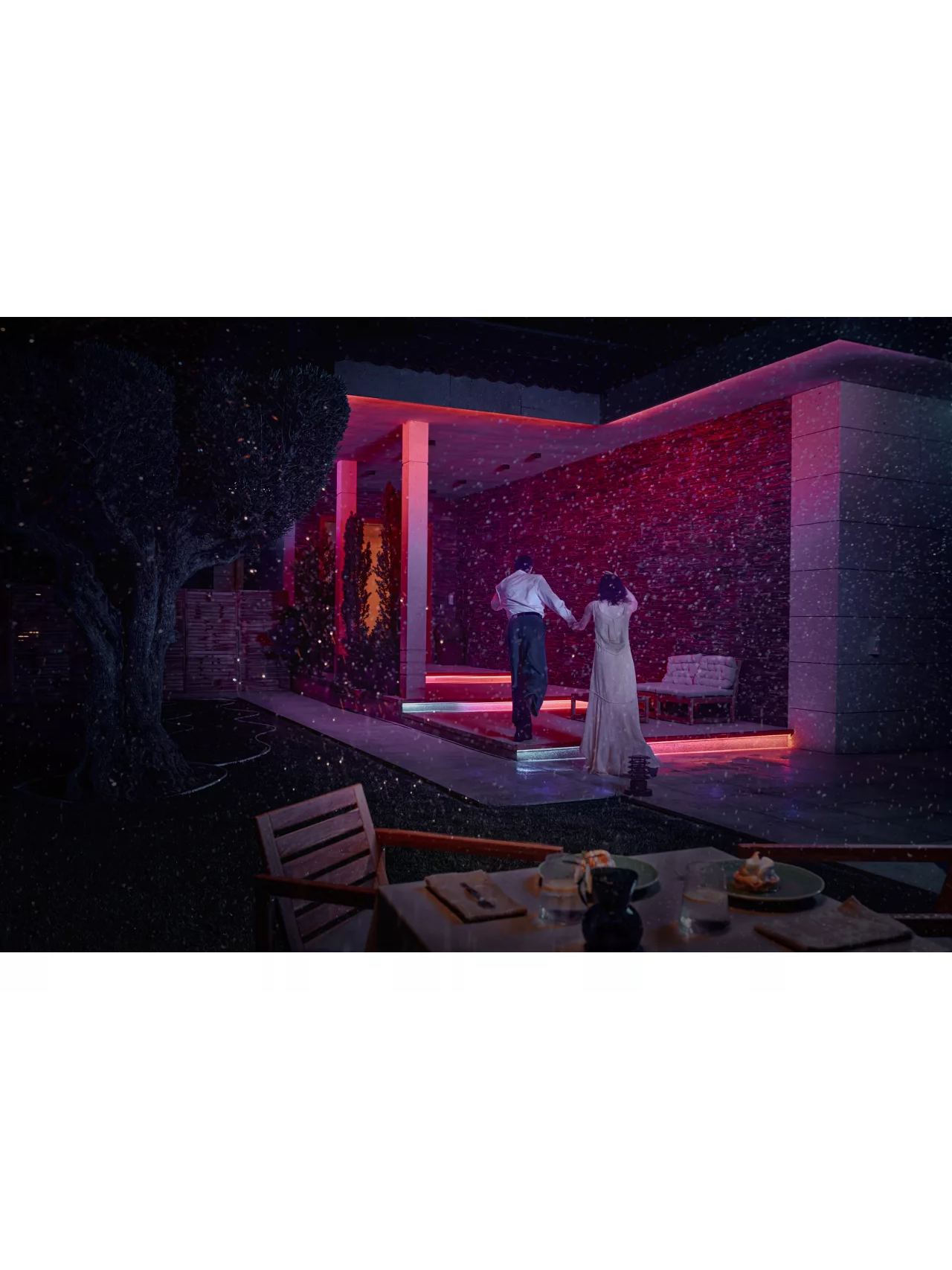 Philips Hue Flux Lightstrip for outdoor use, 5 m | 30 W 5 Philips Hue Flux Lightstrip for outdoor use, 5 m | 30 W 5