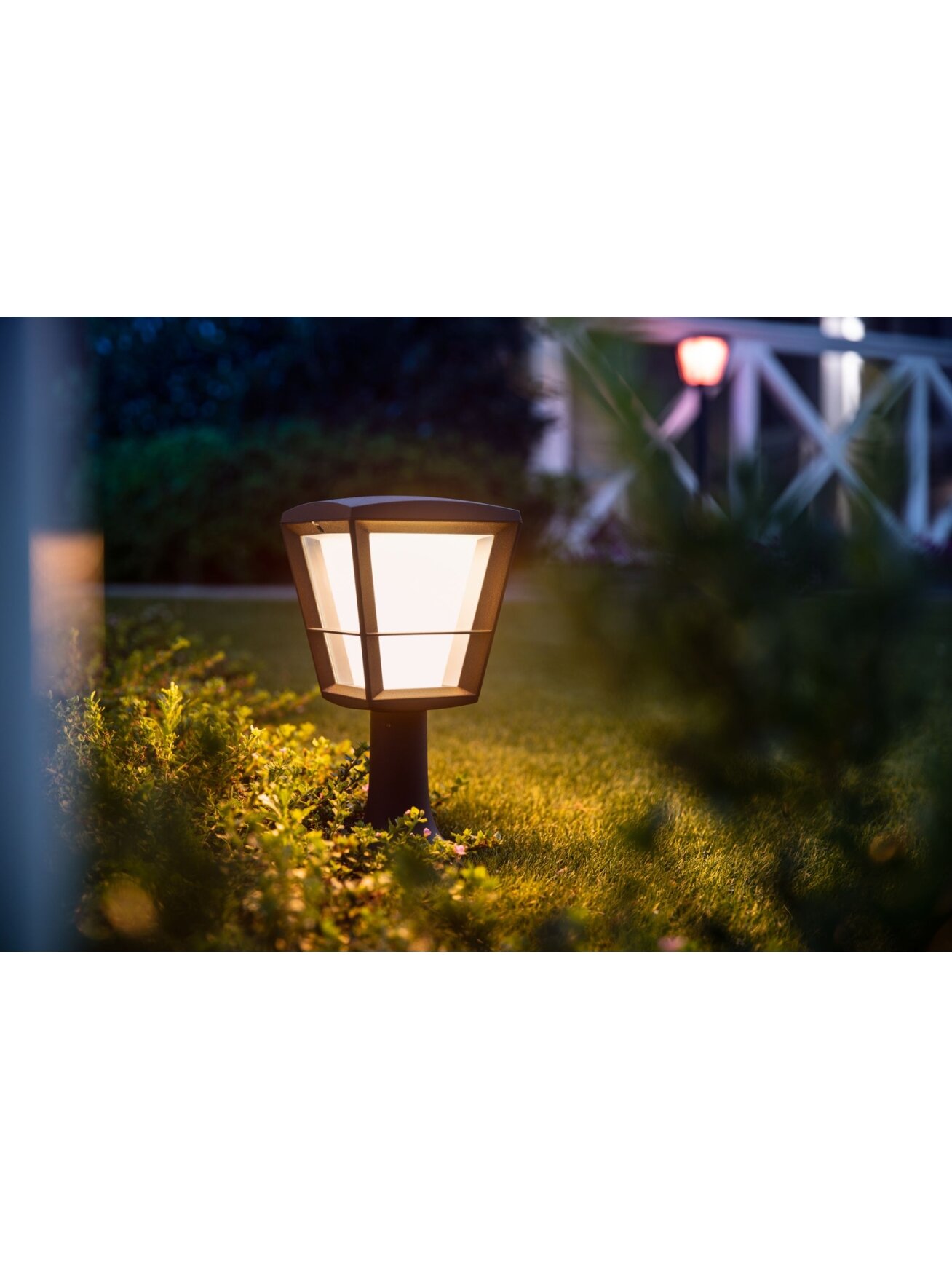 Philips Hue WCA Econic Outdoor Pedestal Lantern | 15 W | 2000-6500 Hue White Colour Ambiance 3 Philips Hue WCA Econic Outdoor Pedestal Lantern | 15 W | 2000-6500 Hue White Colour Ambiance 3
