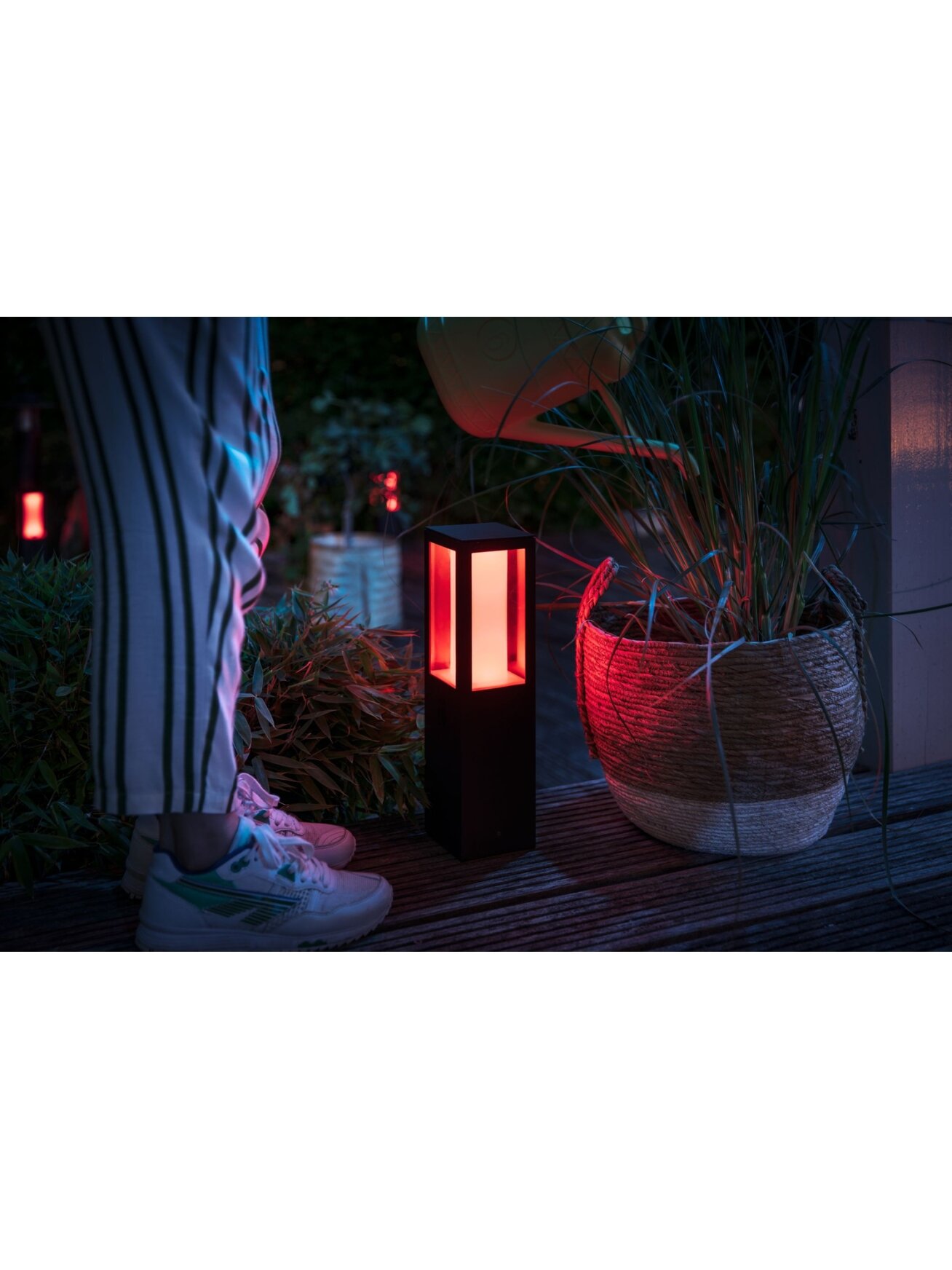 Philips Hue WCA Impress Outdoor Pedestal Lantern 24V | 8 W | 2000-6500 Hue White Colour Ambiance 10 Philips Hue WCA Impress Outdoor Pedestal Lantern 24V | 8 W | 2000-6500 Hue White Colour Ambiance 10