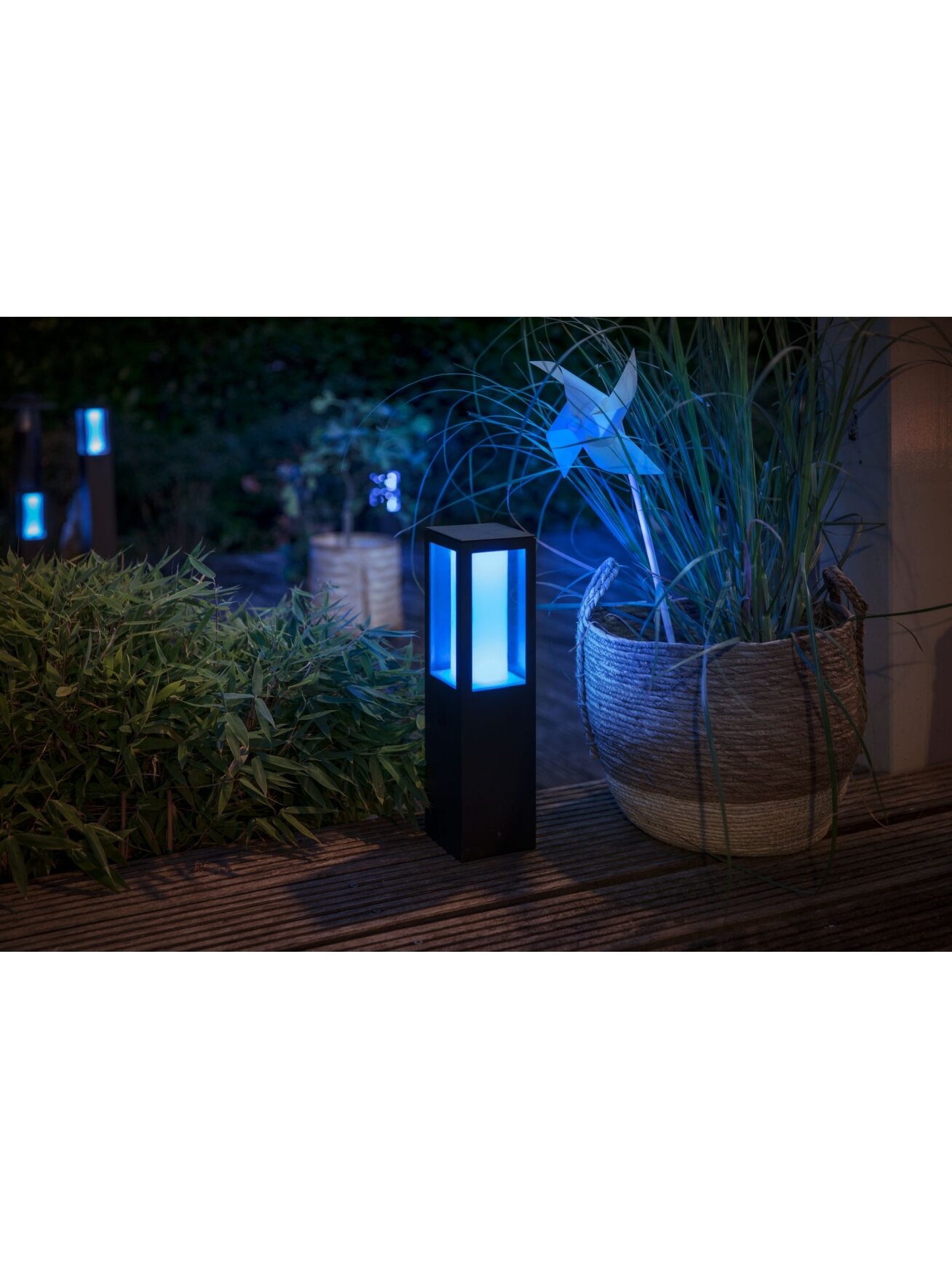 Philips Hue WCA Impress Outdoor Pedestal Lantern 24V | 8 W | 2000-6500 Hue White Colour Ambiance 8 Philips Hue WCA Impress Outdoor Pedestal Lantern 24V | 8 W | 2000-6500 Hue White Colour Ambiance 8