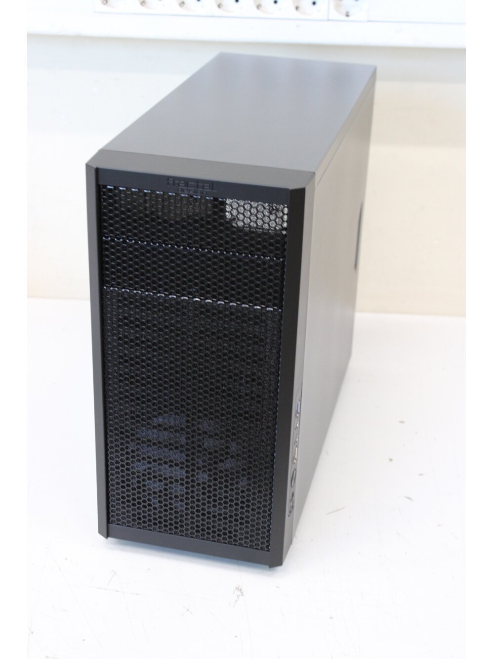 SALE OUT. Fractal Design Core 1000 USB 3.0 | SALE OUT. SALE OUT. Fractal Design | Core 1000 USB 3.0 | Black | Micro ATX | DAMAGED PACKAGING, BENT ON THE SIDE 2 SALE OUT. Fractal Design Core 1000 USB 3.0 | SALE OUT. SALE OUT. Fractal Design | Core 1000 USB 3.0 | Black | Micro ATX | DAMAGED PACKAGING, BENT ON THE SIDE 2