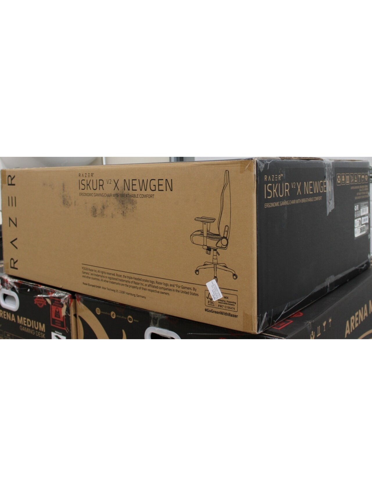 SALE OUT. | Razer Iskur V2 X NewGen | Gaming Chair | Black/Green | DAMAGED ITEM AND PACKAGING. ITEM SCRATCHED, DIRTY. MISSING: GLOVES | 36 month(s) SALE OUT. | Razer Iskur V2 X NewGen | Gaming Chair | Black/Green | DAMAGED ITEM AND PACKAGING. ITEM SCRATCHED, DIRTY. MISSING: GLOVES | 36 month(s)