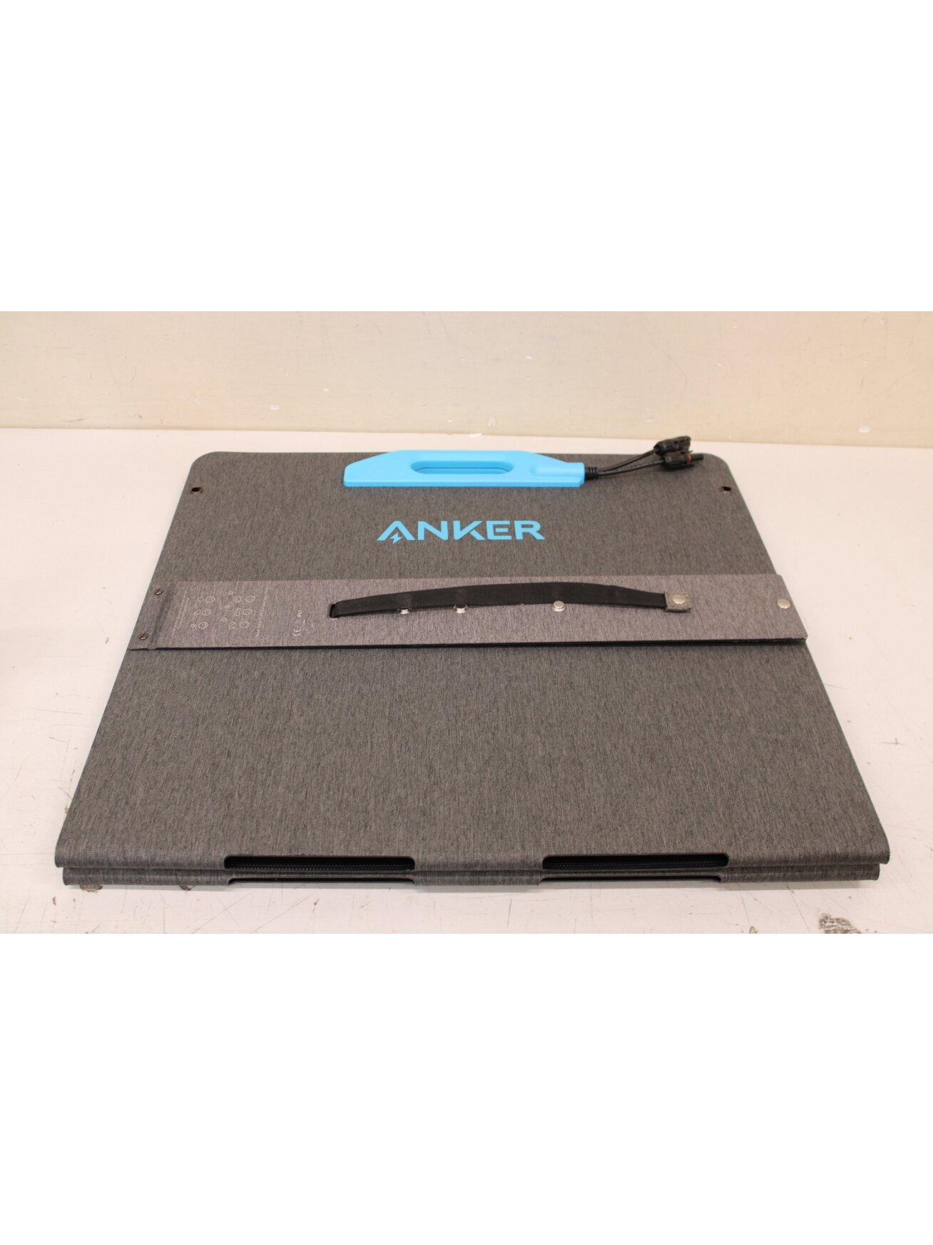 SALE OUT. Anker Solix | 200 W | SOLIX | Foldable Solar Panel | USED, SCRATCHES ON TOP SALE OUT. Anker Solix | 200 W | SOLIX | Foldable Solar Panel | USED, SCRATCHES ON TOP