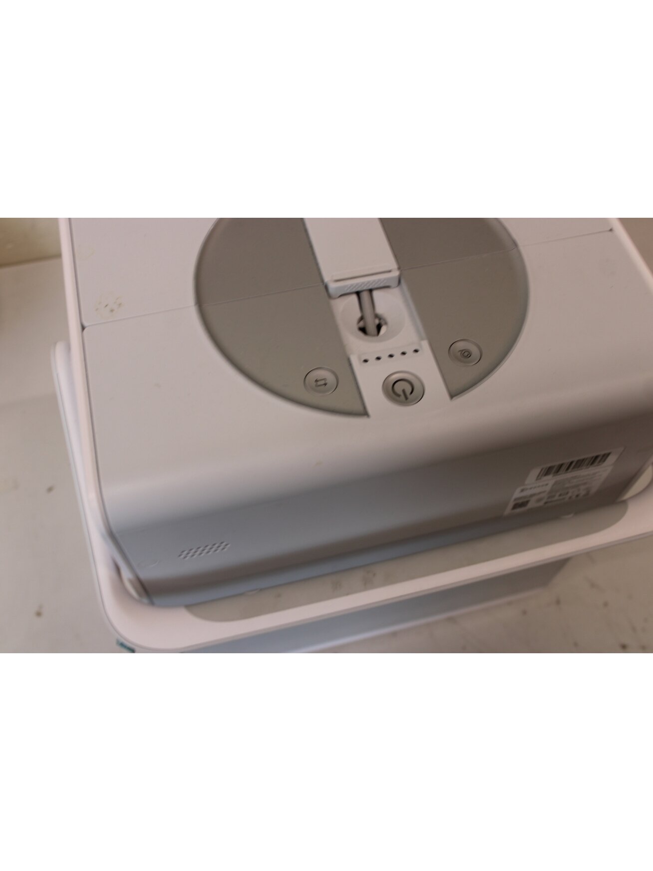SALE OUT. | Ecovacs Window Cleaning Robot | WINBOT W2S OMNI | Corded | 8000 Pa | White | ITEM USED, DIRTY AND SCRATCHED 2 SALE OUT. | Ecovacs Window Cleaning Robot | WINBOT W2S OMNI | Corded | 8000 Pa | White | ITEM USED, DIRTY AND SCRATCHED 2