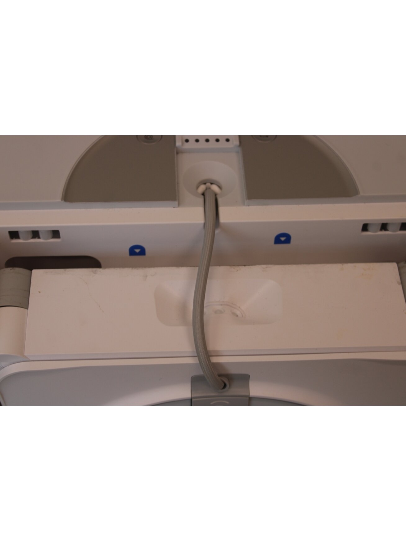 SALE OUT. | Ecovacs Window Cleaning Robot | WINBOT W2S OMNI | Corded | 8000 Pa | White | ITEM USED, DIRTY AND SCRATCHED 4 SALE OUT. | Ecovacs Window Cleaning Robot | WINBOT W2S OMNI | Corded | 8000 Pa | White | ITEM USED, DIRTY AND SCRATCHED 4