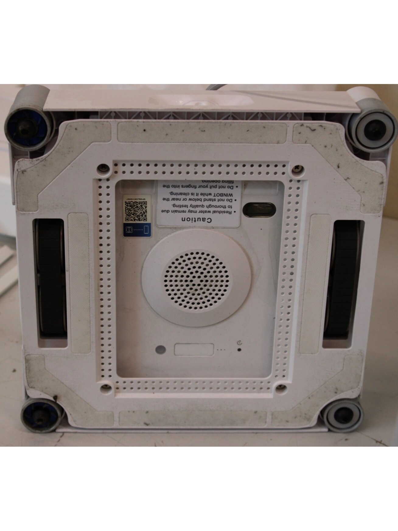 SALE OUT. | Ecovacs Window Cleaning Robot | WINBOT W2S OMNI | Corded | 8000 Pa | White | ITEM USED, DIRTY AND SCRATCHED 6 SALE OUT. | Ecovacs Window Cleaning Robot | WINBOT W2S OMNI | Corded | 8000 Pa | White | ITEM USED, DIRTY AND SCRATCHED 6