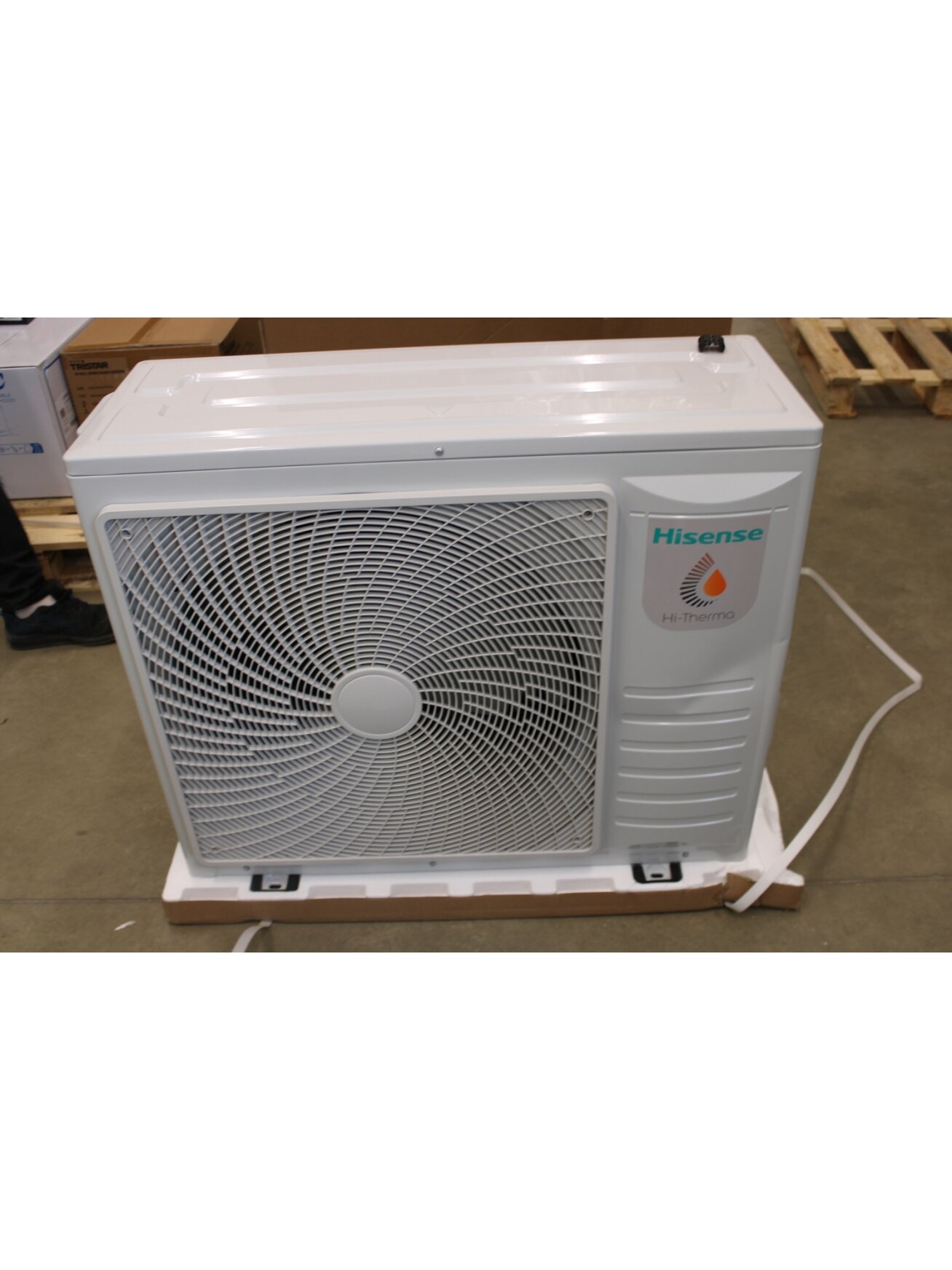 SALE OUT. Hisense Hi-Therma 6 kw heat pump Split type Outdoor unit | Hisense AHW-060HCDS1 | Hi-Therma 6 kw heat pump Split type Outdoor unit | DAMAGED PACKAGING AND BENT CORPUSE 2 SALE OUT. Hisense Hi-Therma 6 kw heat pump Split type Outdoor unit | Hisense AHW-060HCDS1 | Hi-Therma 6 kw heat pump Split type Outdoor unit | DAMAGED PACKAGING AND BENT CORPUSE 2