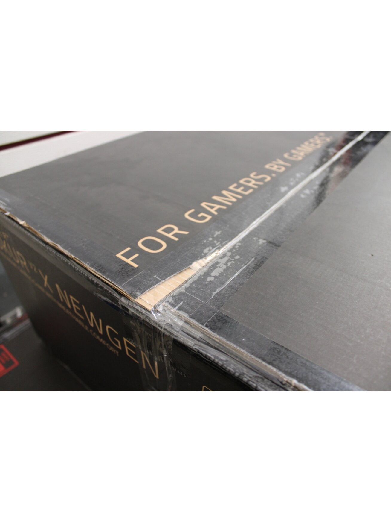 SALE OUT. | Razer Iskur V2 X NewGen | Gaming Chair | Black/Green | DAMAGED ITEM AND PACKAGING. ITEM SCRATCHED, DIRTY. MISSING: GLOVES | 36 month(s) 2 SALE OUT. | Razer Iskur V2 X NewGen | Gaming Chair | Black/Green | DAMAGED ITEM AND PACKAGING. ITEM SCRATCHED, DIRTY. MISSING: GLOVES | 36 month(s) 2