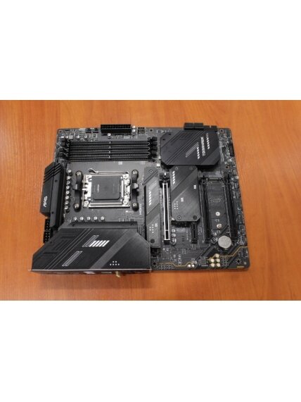 SALE OUT. | MSI MAG X670E TOMAHAWK WIFI | Processor family AMD | Processor socket AM5 | DDR5 | Number of SATA connectors 4 | USED, REFURBISHED, WITHOUT ACCESSORIES AND ORIGINAL PACKAGING, ONLY BACK PANEL INCLUDED SALE OUT. | MSI MAG X670E TOMAHAWK WIFI | Processor family AMD | Processor socket AM5 | DDR5 | Number of SATA connectors 4 | USED, REFURBISHED, WITHOUT ACCESSORIES AND ORIGINAL PACKAGING, ONLY BACK PANEL INCLUDED