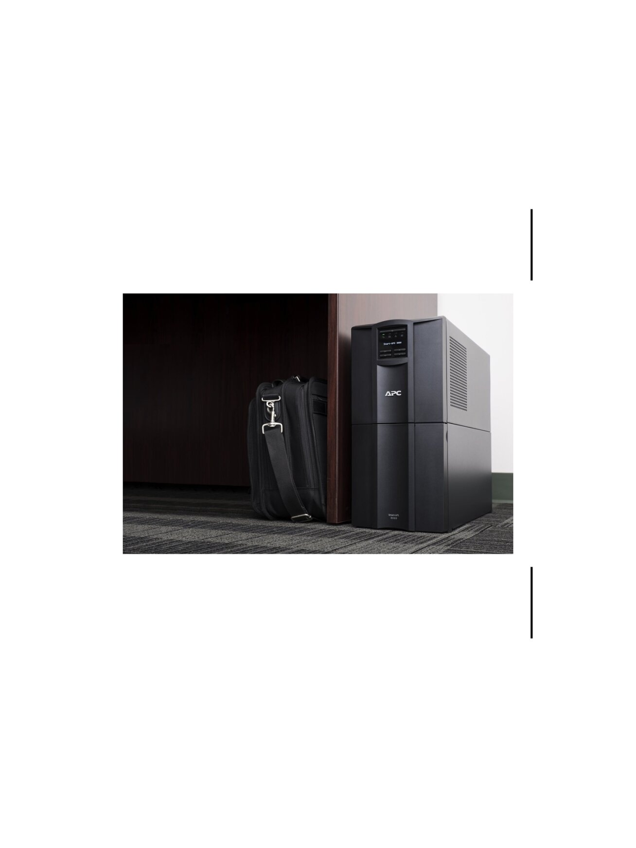Schneider Electric Smart-UPS, Tower, SmartConnect port + SmartSlot, AVR, LCD | SMT3000IC | 3000 VA | 2700 W 2