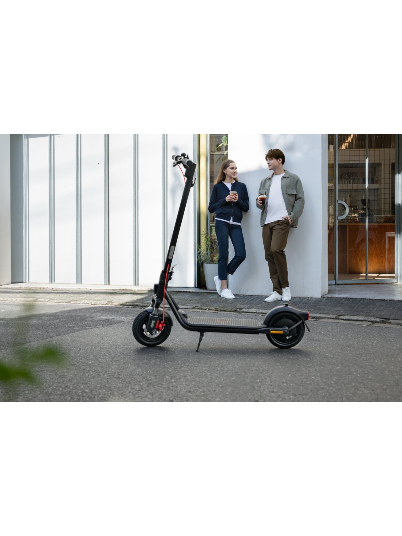 Segway | F2 E II | eKickScooter | 800 W | Up to 25 km/h | 10 " | Black 6 Segway | F2 E II | eKickScooter | 800 W | Up to 25 km/h | 10 " | Black 6