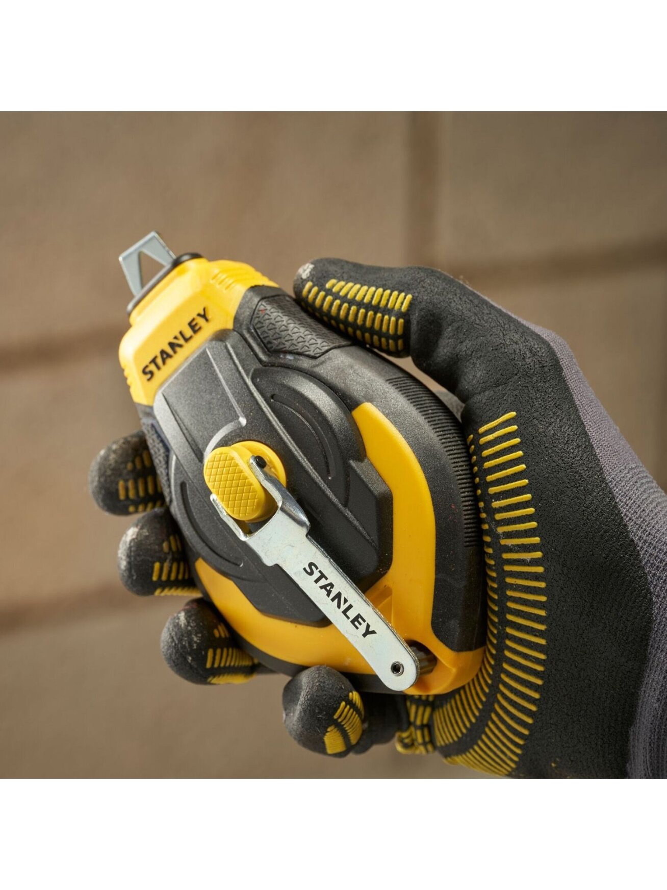 Stanley STHT47312-0 30M 3:1 Comfort Grip Reel Kit With Blue Chalk and Line Level 2 Stanley STHT47312-0 30M 3:1 Comfort Grip Reel Kit With Blue Chalk and Line Level 2