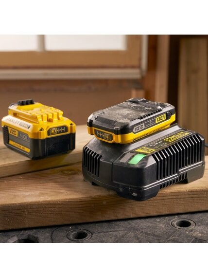 Stanley | 18V V20 4A Fast Charger | SFMCB14-QW 1 Stanley | 18V V20 4A Fast Charger | SFMCB14-QW 1