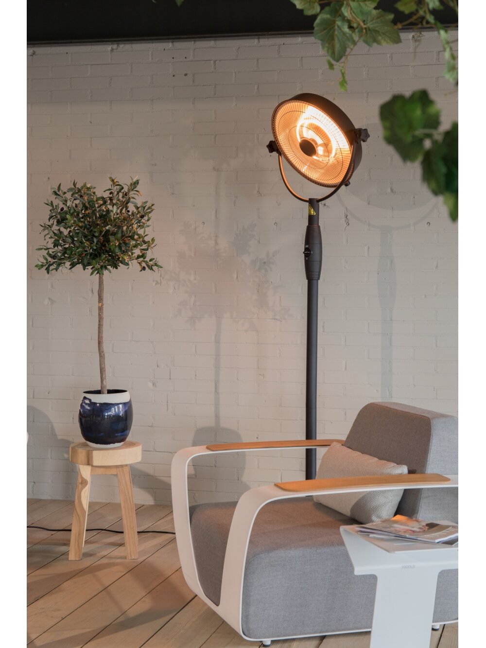 SUNRED | Heater | RSS16, Retro Bright Standing | Infrared | 2100 W | Black | IP54 5 SUNRED | Heater | RSS16, Retro Bright Standing | Infrared | 2100 W | Black | IP54 5