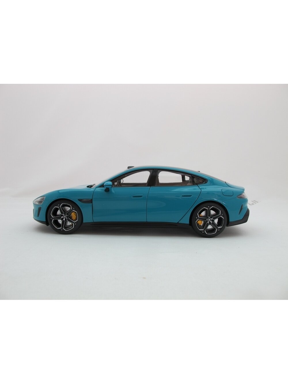 Xiaomi SU7 1:18 Die-cast Model Car | Aqua Blue | Zinc alloy, ABS, SAN and PVC 5