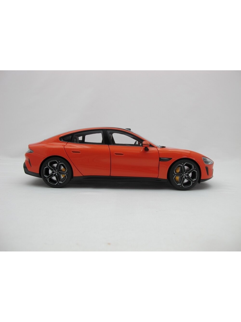 Xiaomi SU7 1:18 Die-cast Model Car | Lava Orange | Zinc alloy, ABS, SAN and PVC 3 Xiaomi SU7 1:18 Die-cast Model Car | Lava Orange | Zinc alloy, ABS, SAN and PVC 3