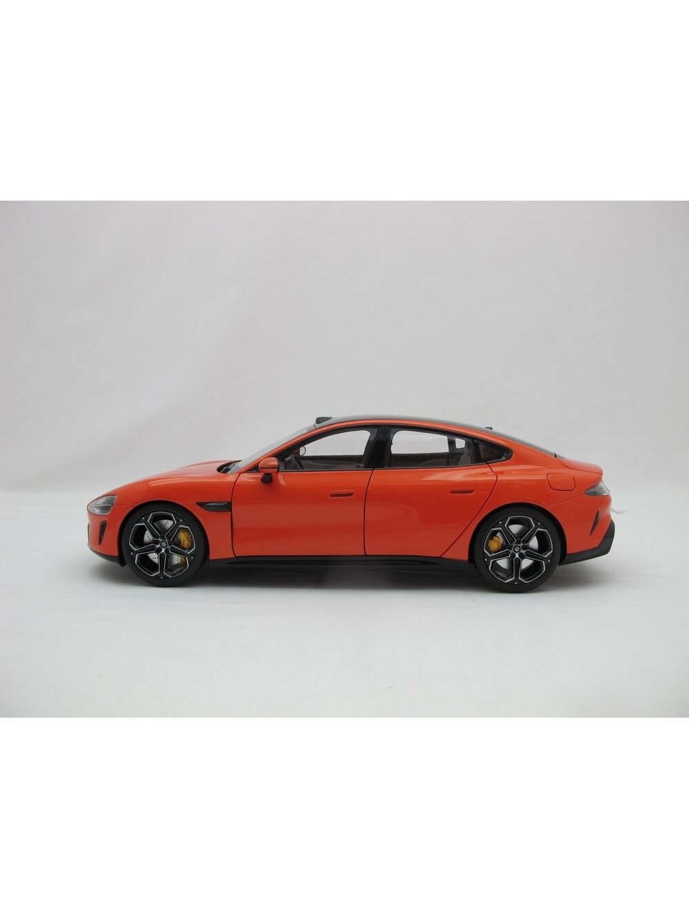 Xiaomi SU7 1:18 Die-cast Model Car | Lava Orange | Zinc alloy, ABS, SAN and PVC 5 Xiaomi SU7 1:18 Die-cast Model Car | Lava Orange | Zinc alloy, ABS, SAN and PVC 5