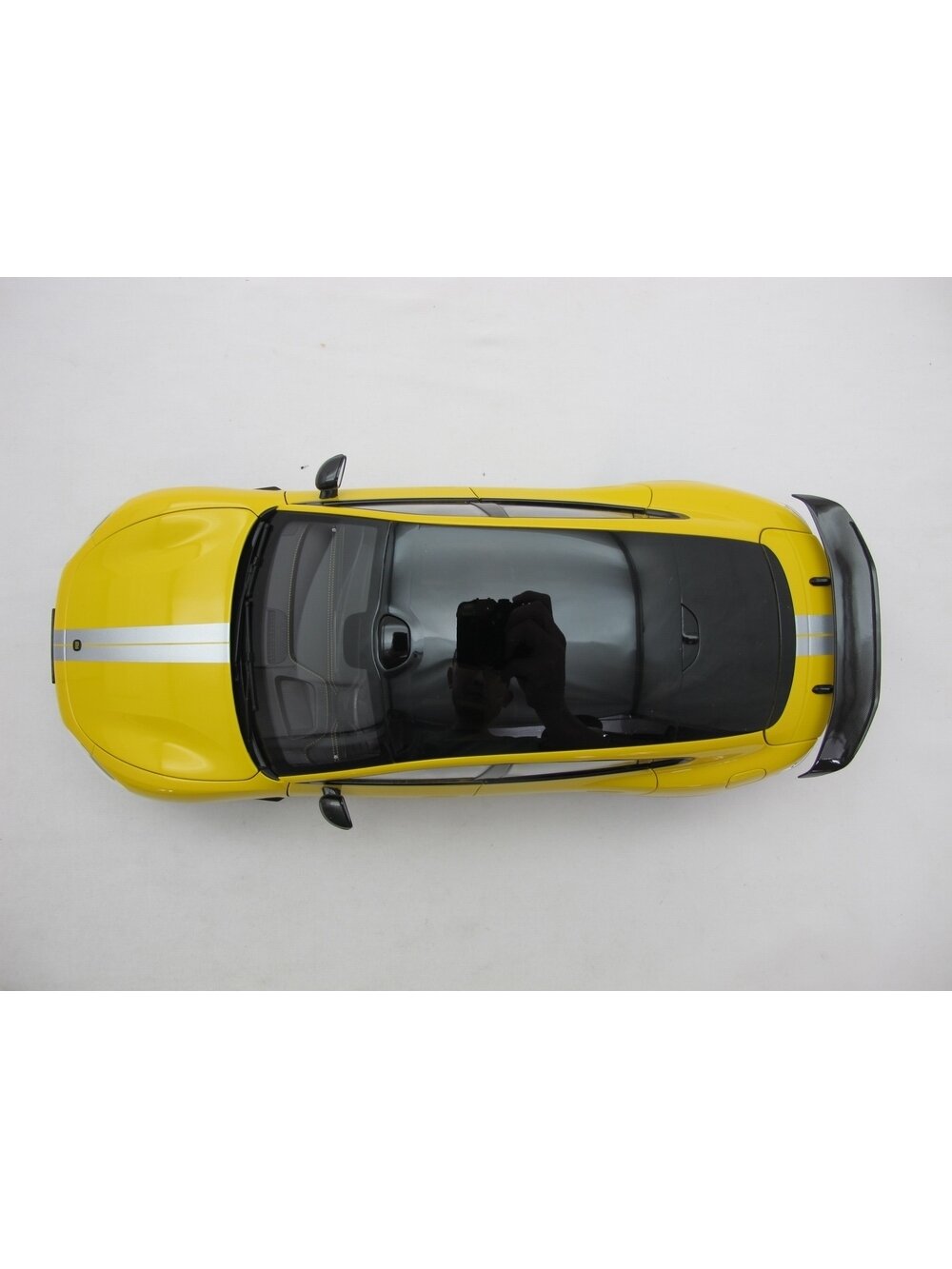 Xiaomi SU7 Ultra 1:18 Die-cast Model Car | Lightning Yellow | Zinc alloy, ABS, SAN, PVC 1 Xiaomi SU7 Ultra 1:18 Die-cast Model Car | Lightning Yellow | Zinc alloy, ABS, SAN, PVC 1